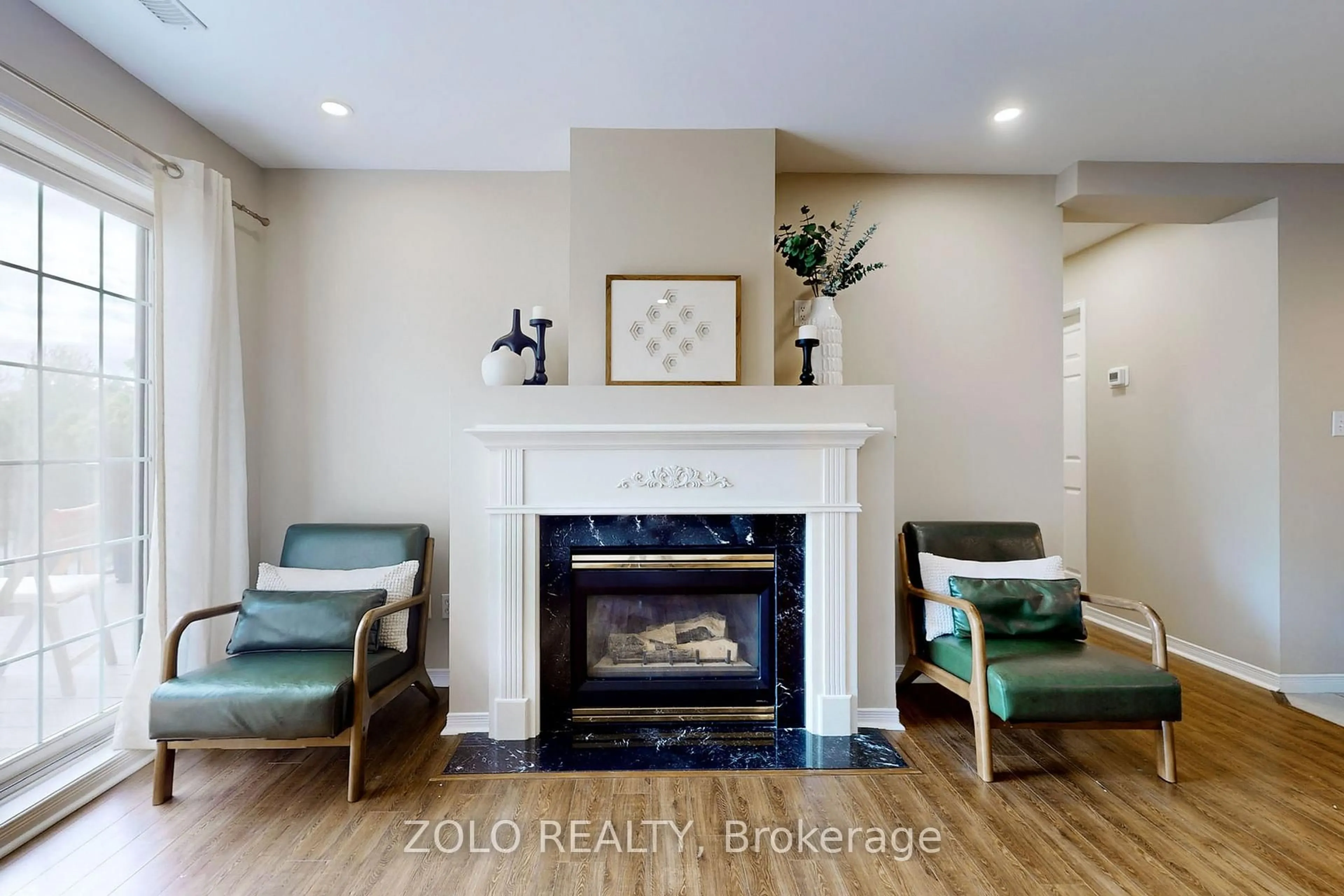 Living room with furniture, unknown for 2333 Walker's Line #2, Burlington Ontario L7M 4T1