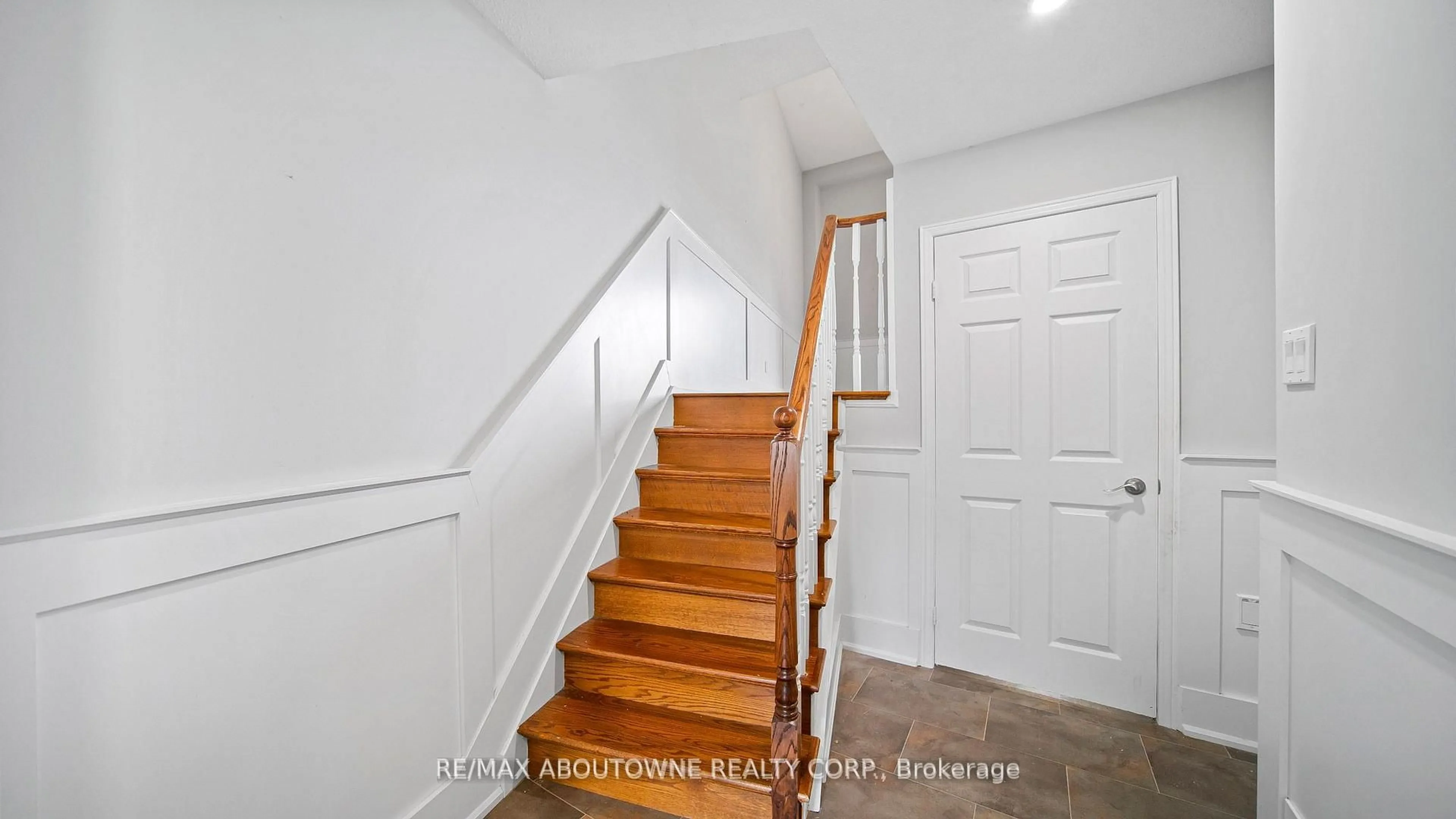 Unknown for 1228 Cornerbrook Pl, Mississauga Ontario L5C 3J4