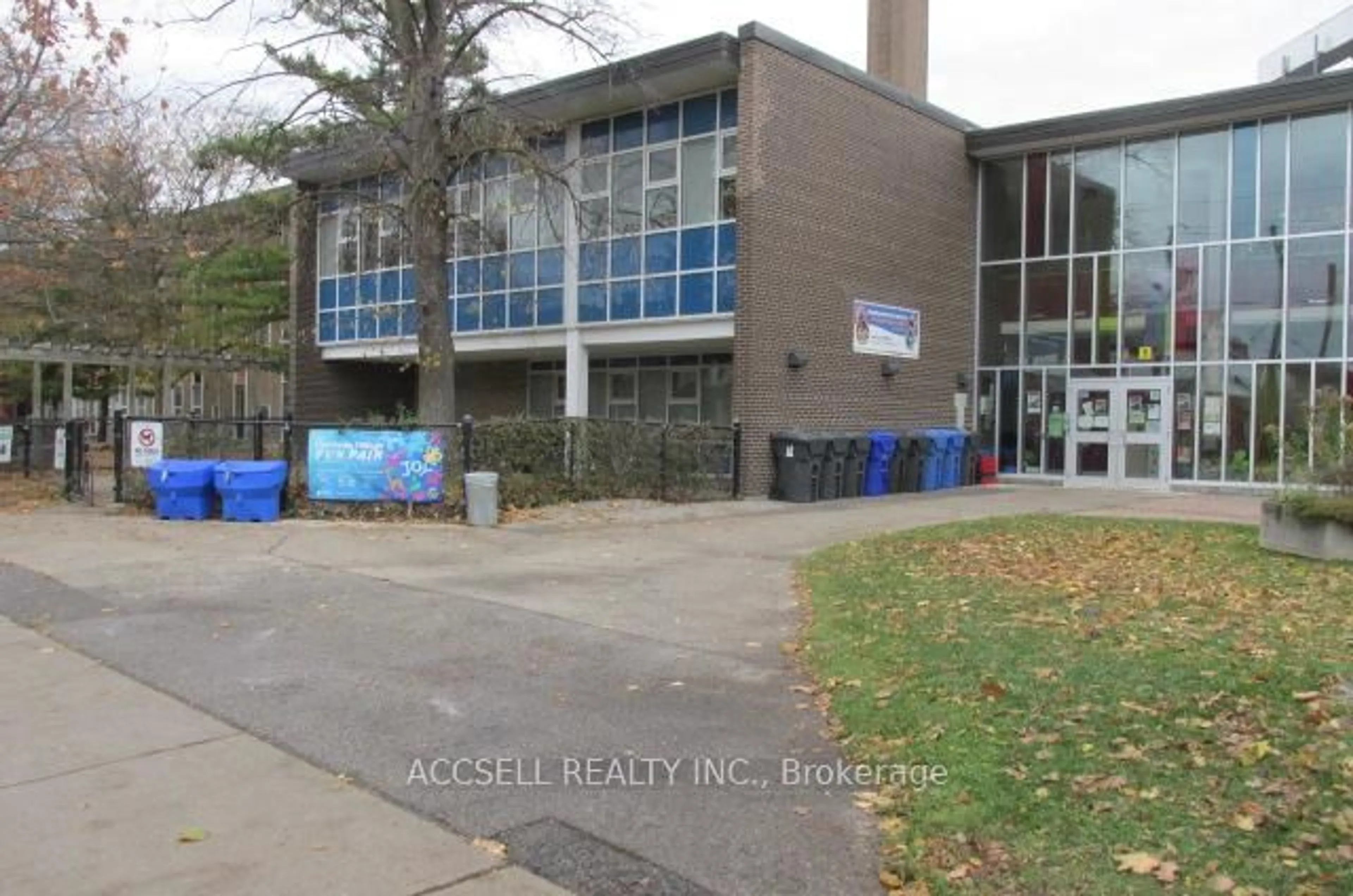 Unknown for 5 Gillespie Ave, Toronto Ontario M6N 2Y5