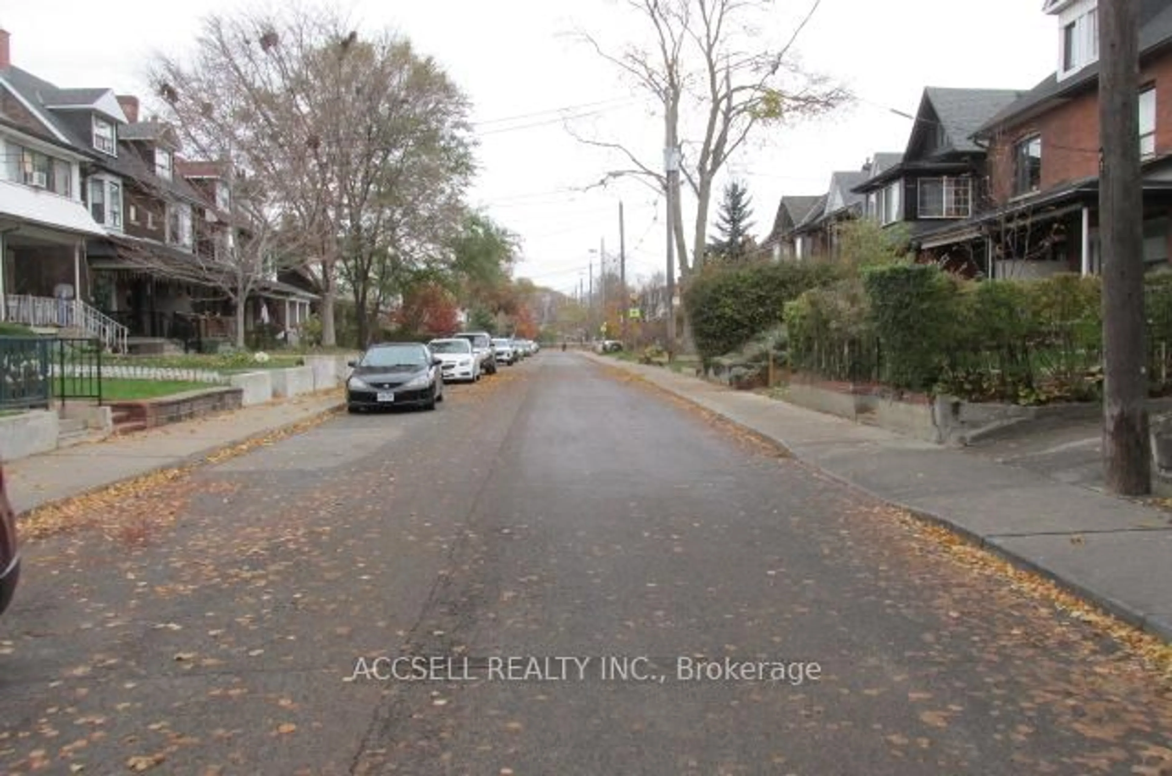 Blurry image for 5 Gillespie Ave, Toronto Ontario M6N 2Y5