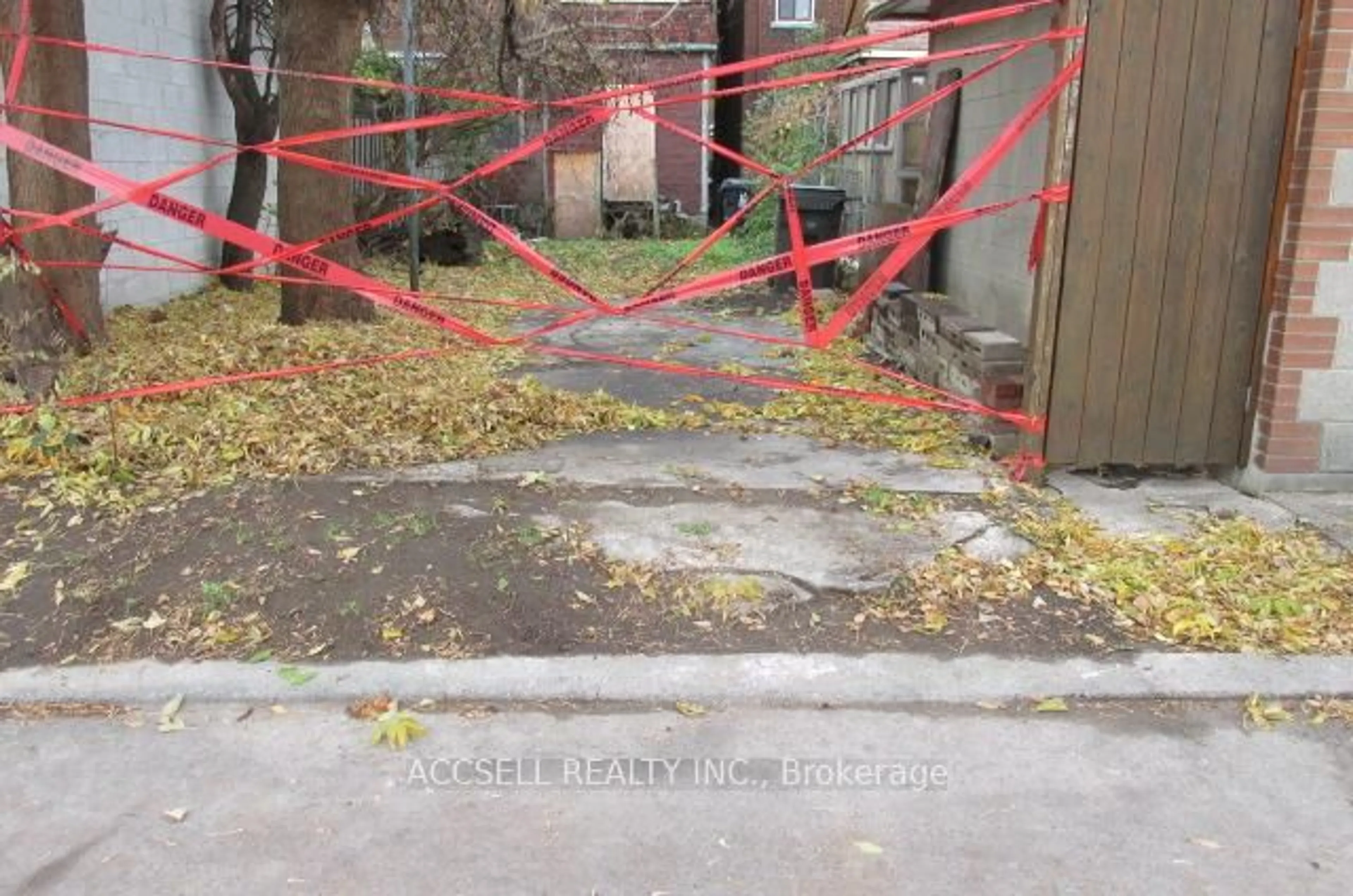 Unknown for 5 Gillespie Ave, Toronto Ontario M6N 2Y5