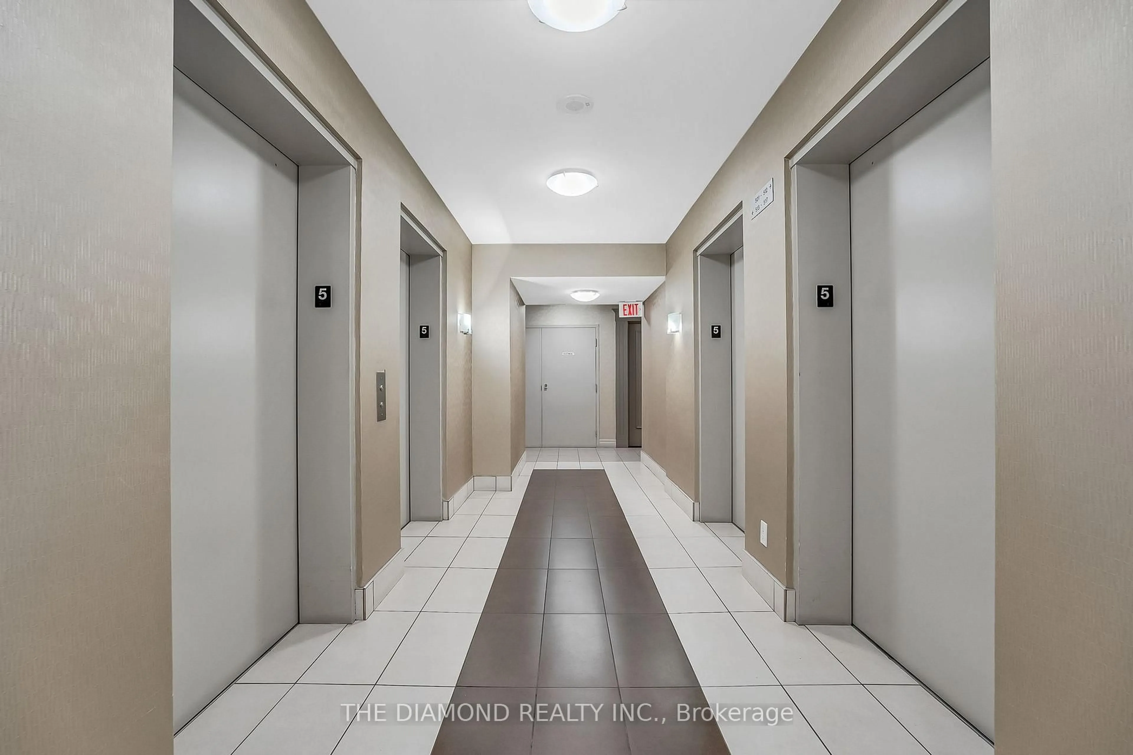 Indoor foyer for 225 Webb Dr #509, Mississauga Ontario L5B 4P2