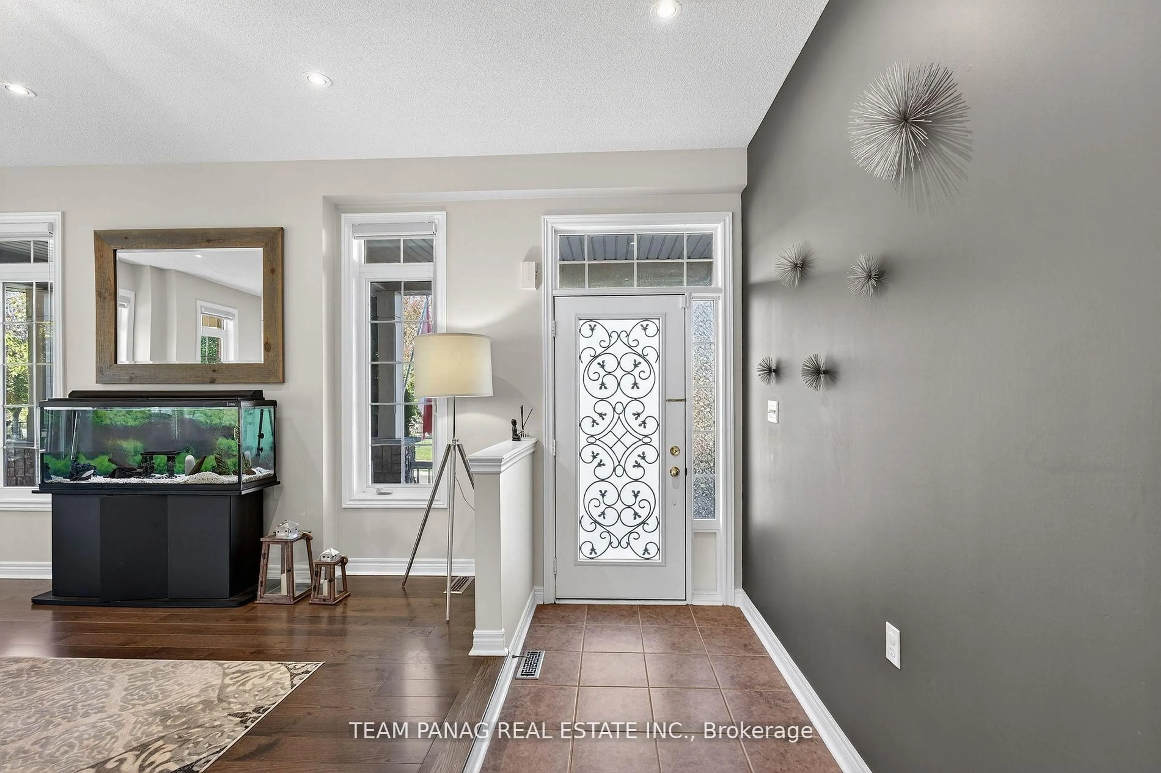 Indoor entryway for 106 Sugarcane Ave, Brampton Ontario L6R 0G5