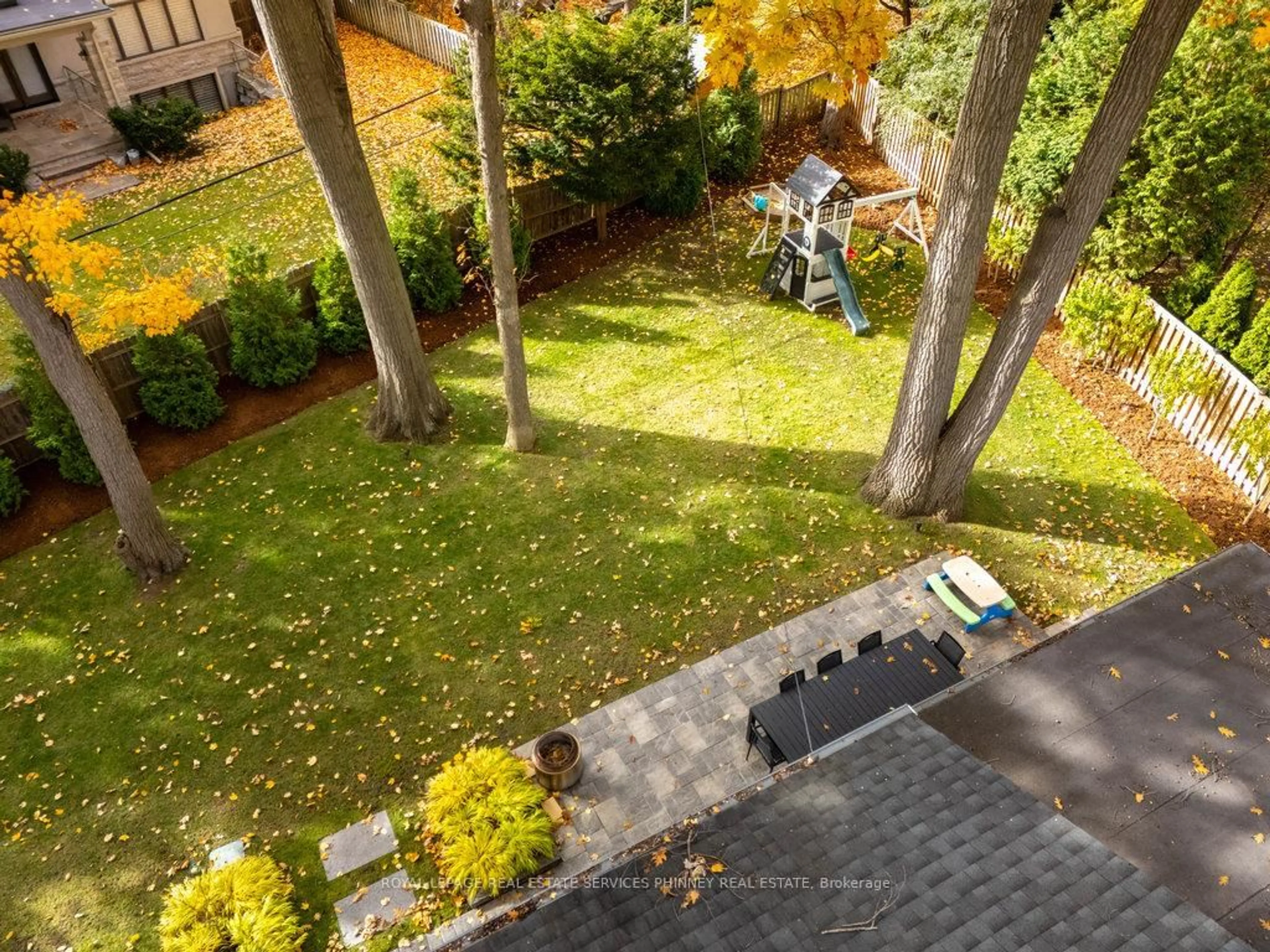 A pic from outside/outdoor area/front of a property/back of a property/a pic from drone, unknown for 1489 MILDMAY Crt, Mississauga Ontario L5J 2H4