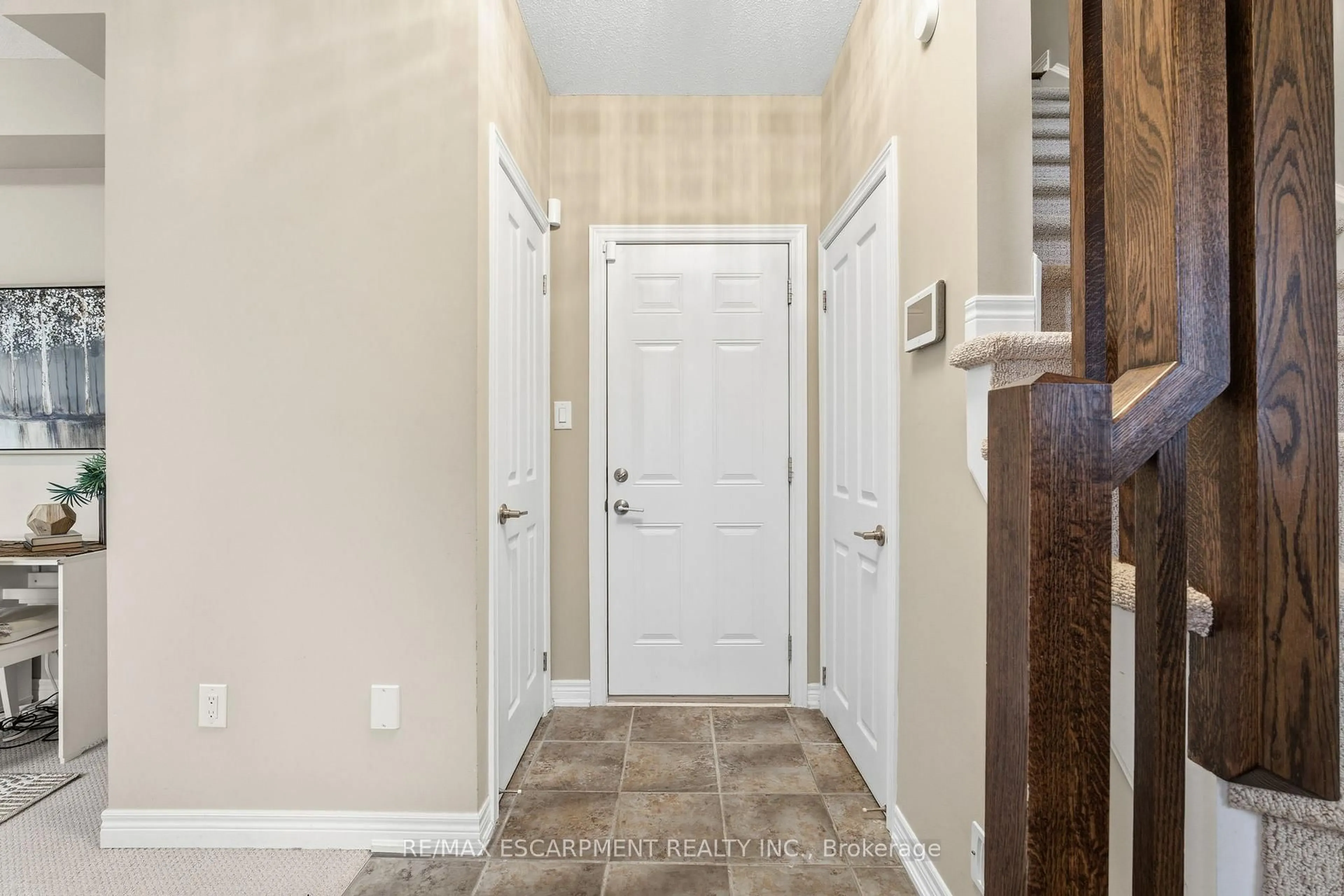 Indoor entryway for 1401 Plains Rd #80, Burlington Ontario L7R 0C2