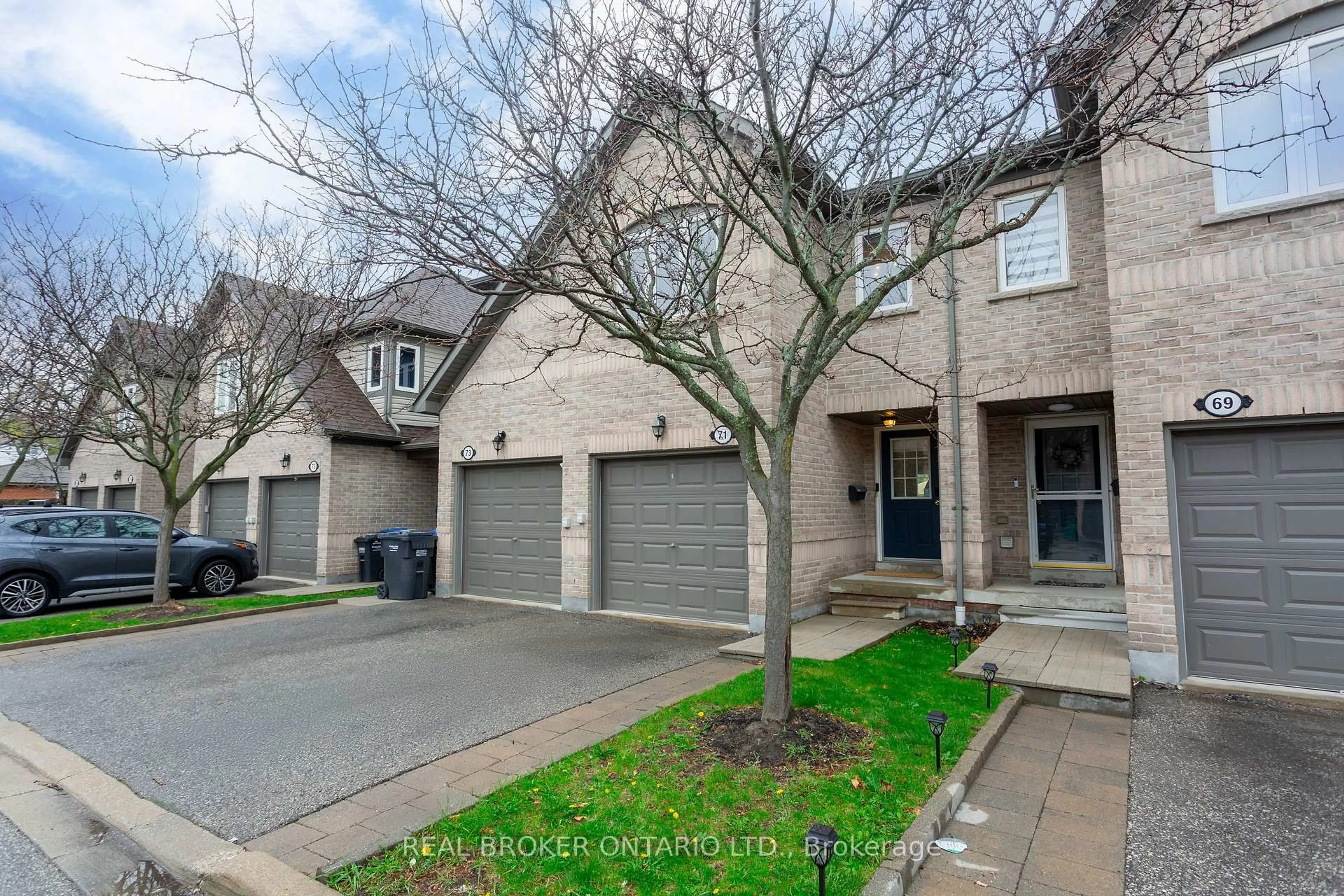 A pic from outside/outdoor area/front of a property/back of a property/a pic from drone, street for 86 Joymar Dr #TH71, Mississauga Ontario L5M 7Z6