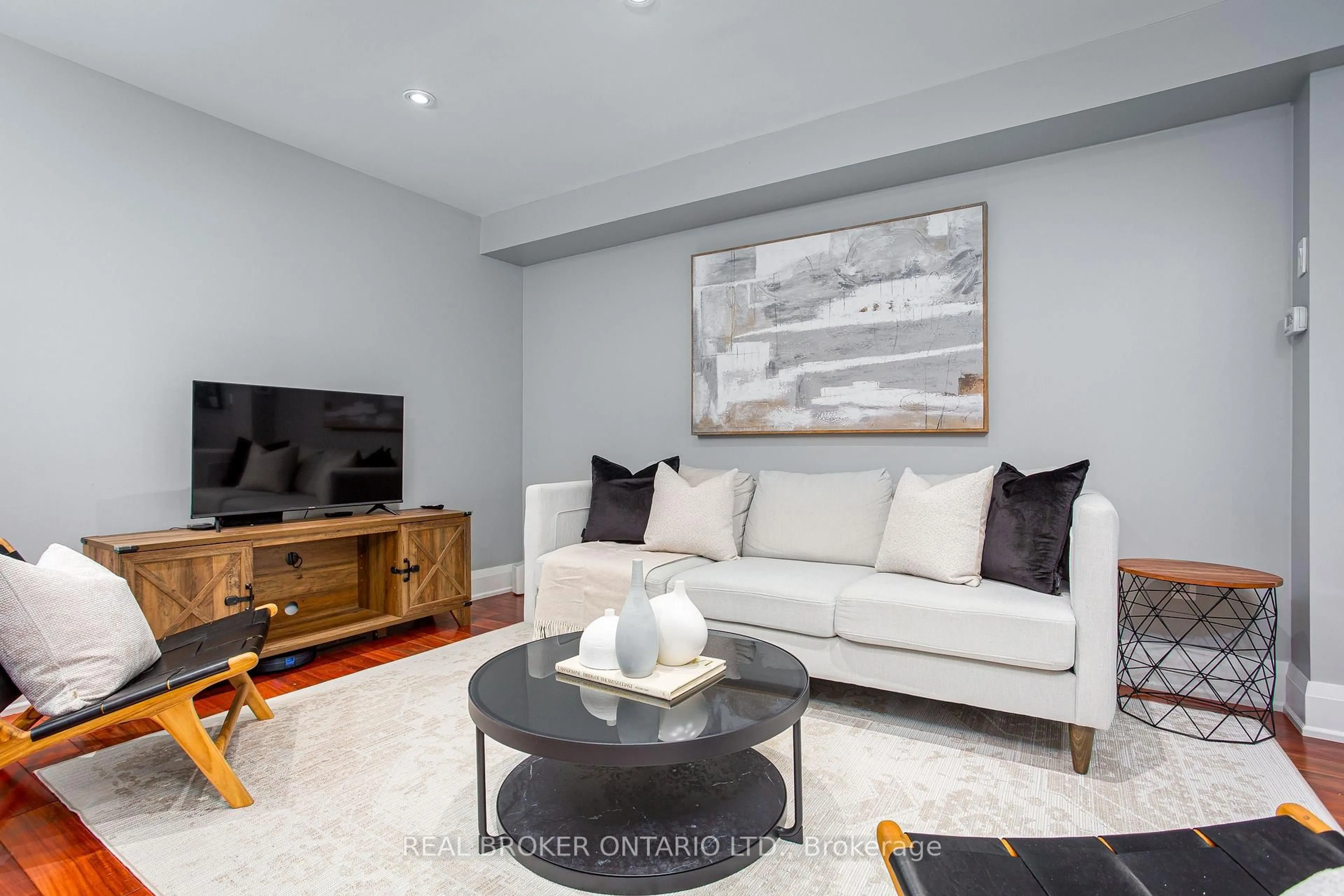 Living room with furniture, unknown for 86 Joymar Dr #TH71, Mississauga Ontario L5M 7Z6