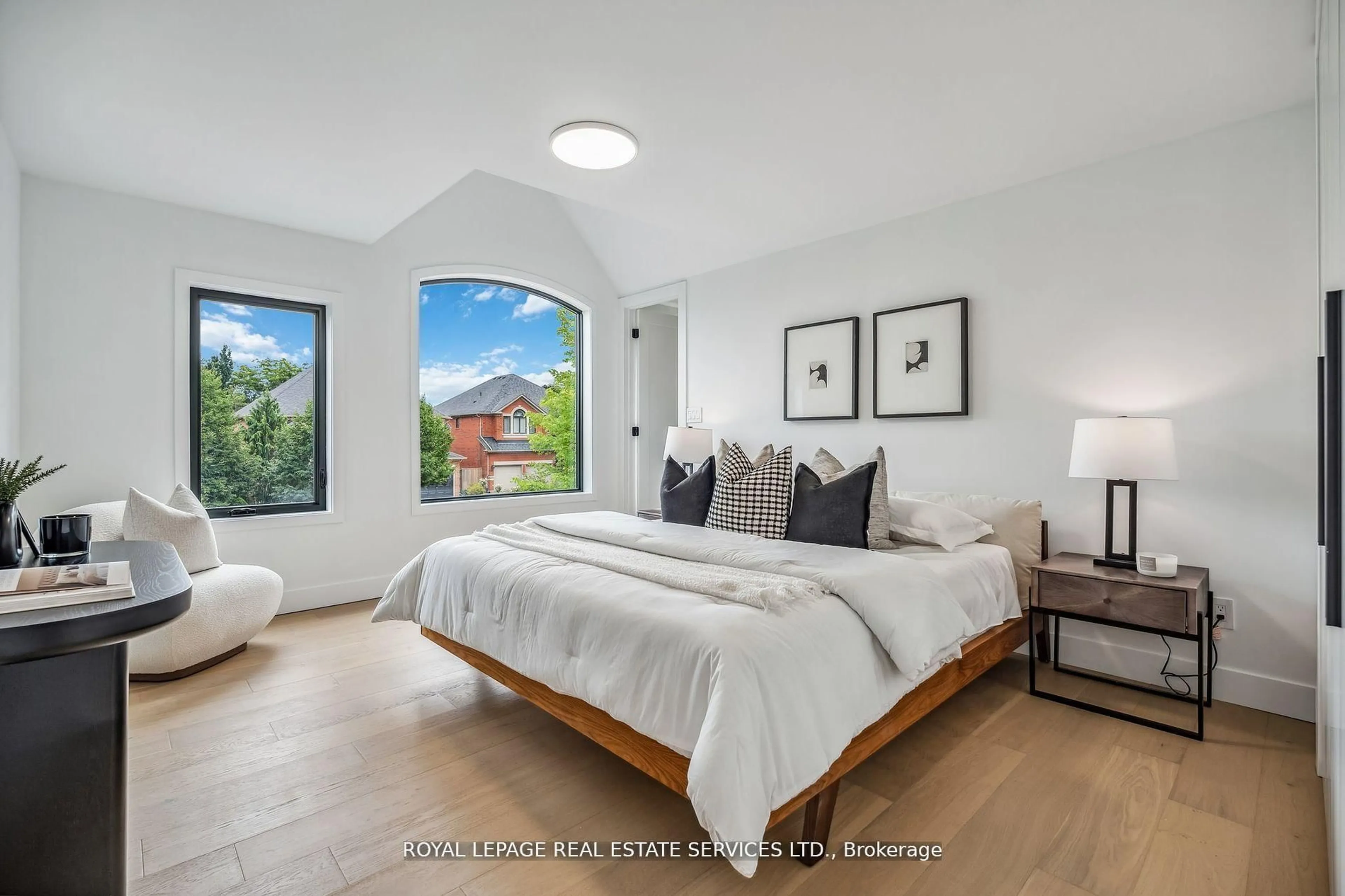 Bedroom with bed, unknown for 1657 Glenvista Dr, Oakville Ontario L6H 6K6