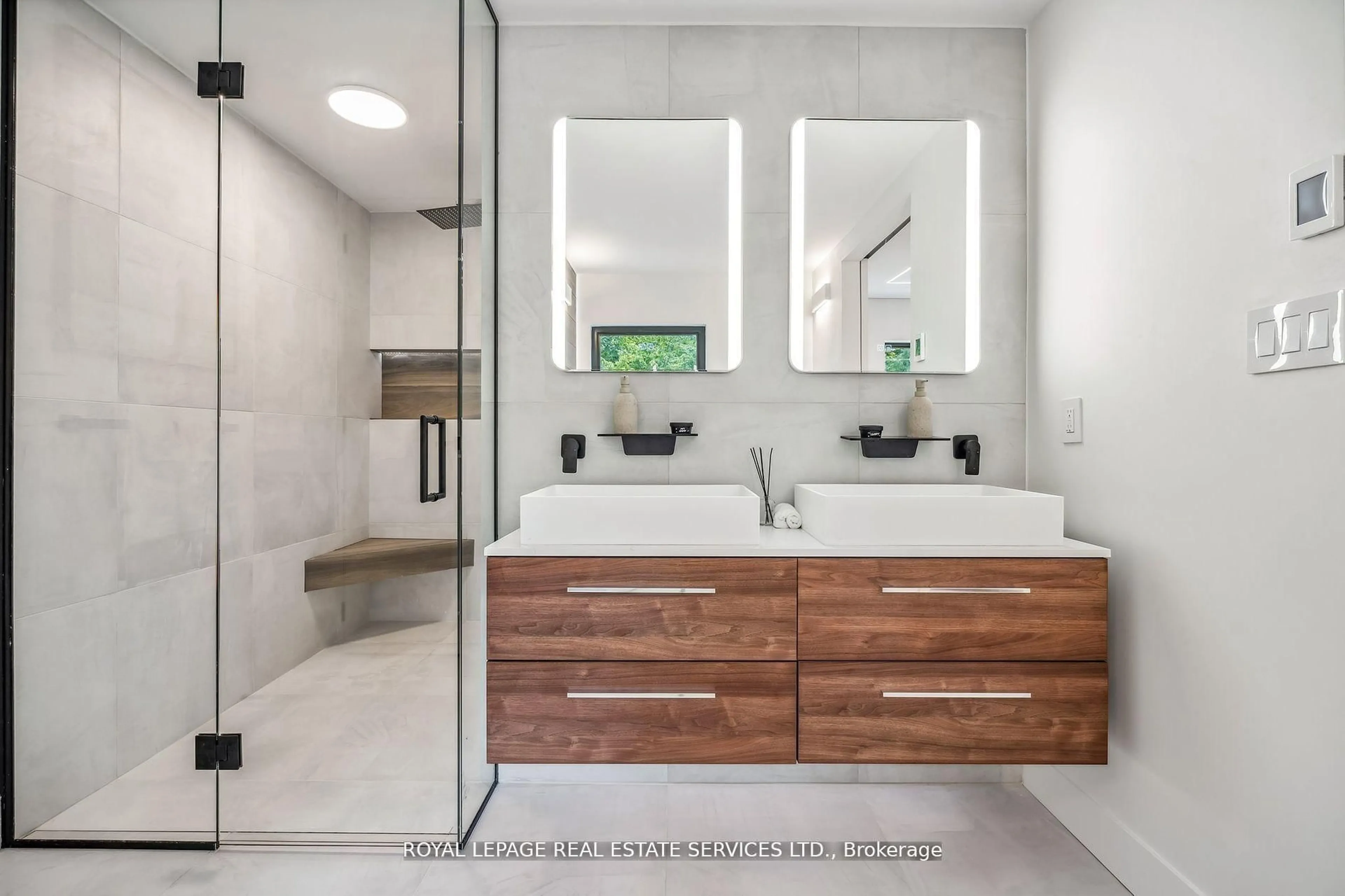 Contemporary bathroom, ceramic/tile floor for 1657 Glenvista Dr, Oakville Ontario L6H 6K6