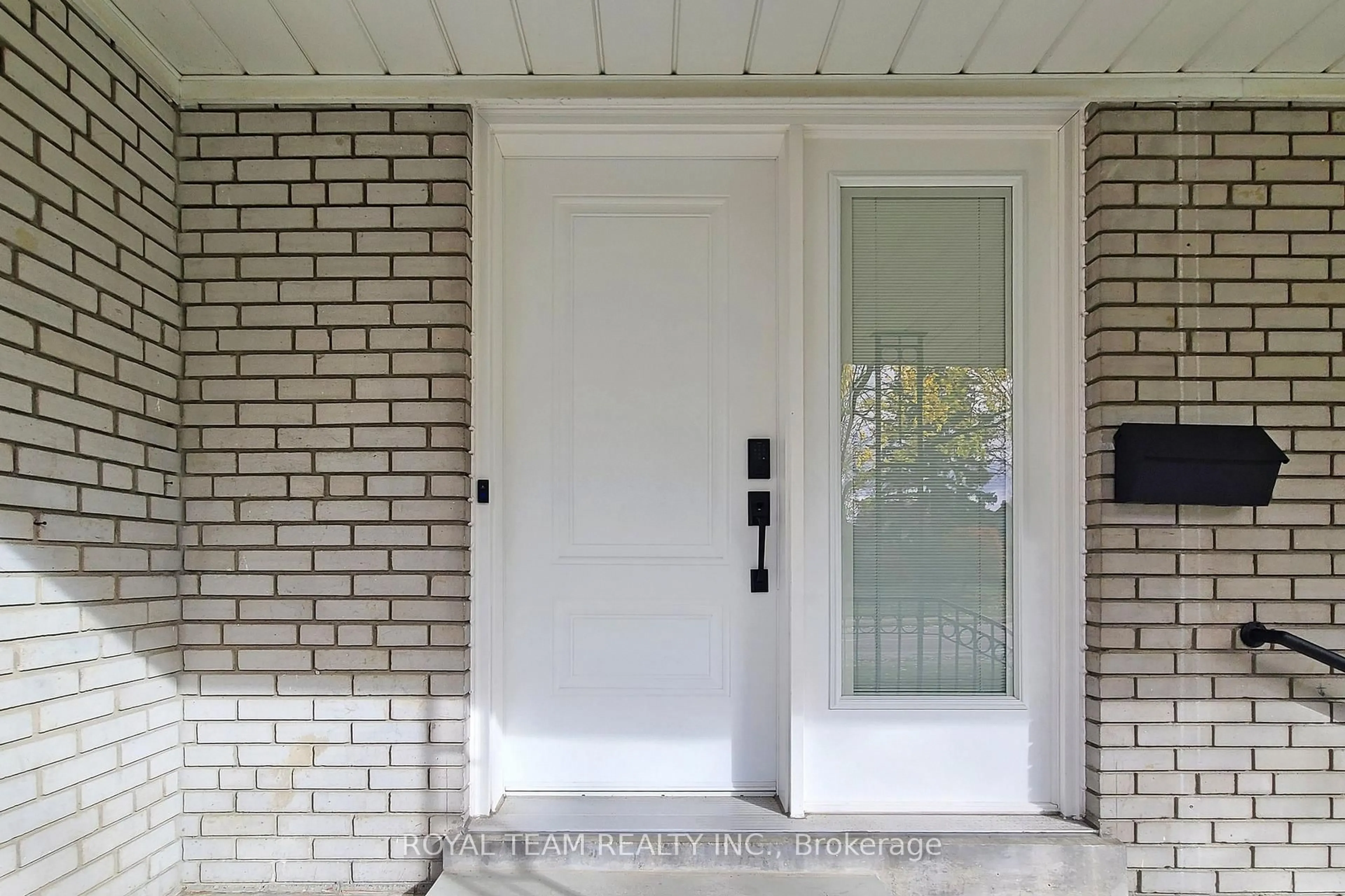 Indoor entryway for 37 Markland Dr, Toronto Ontario M9C 1M9