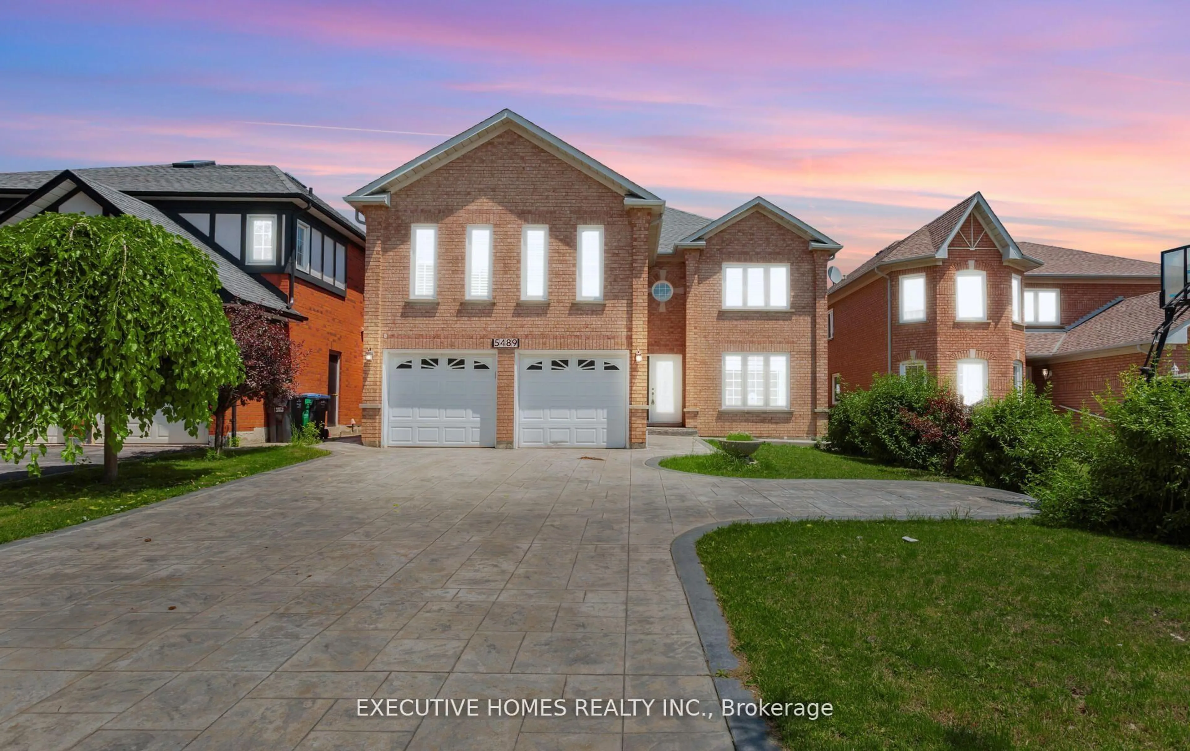 Home with brick exterior material, street for 5489 Glen Erin Dr, Mississauga Ontario L5M 5C8