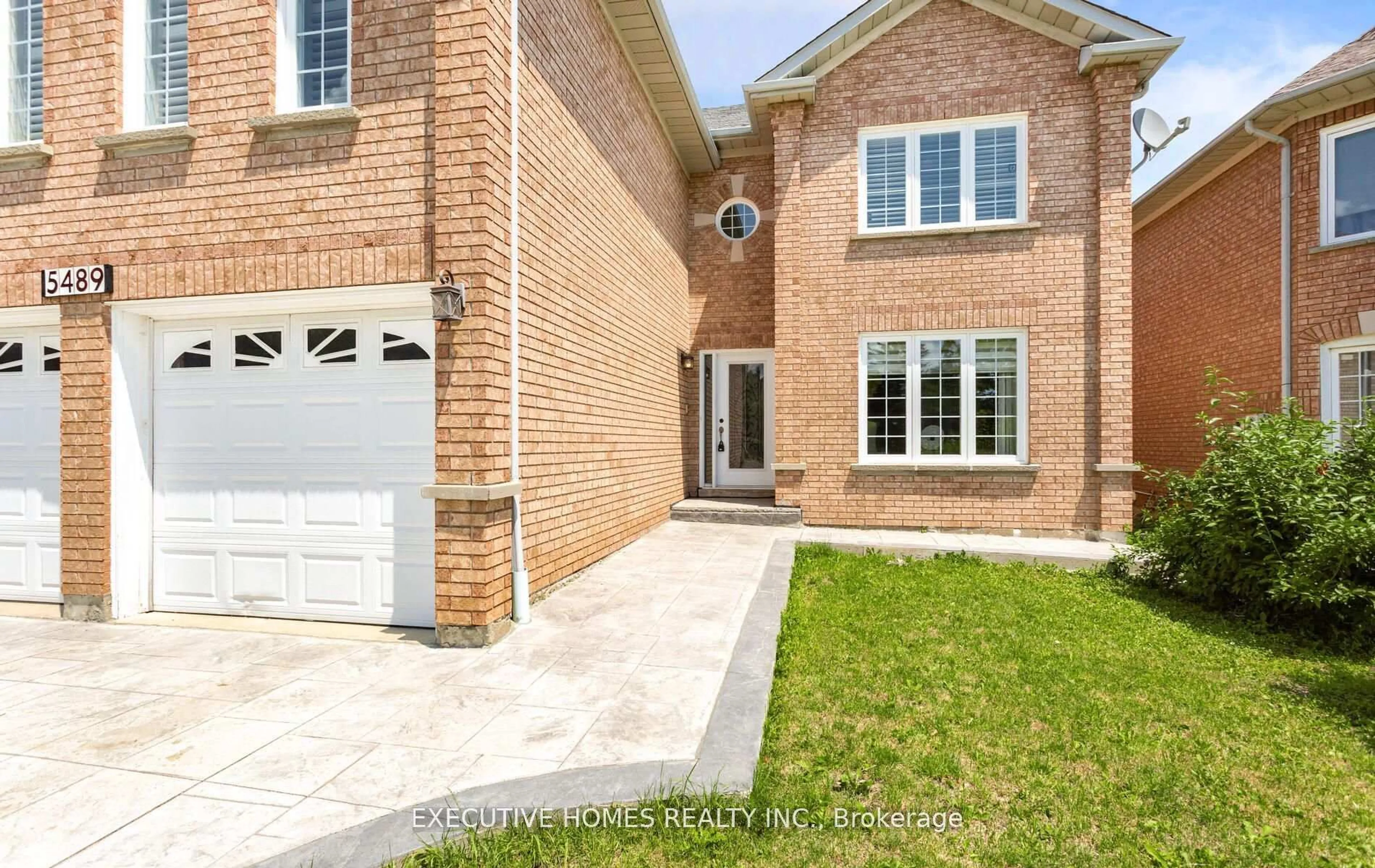Home with brick exterior material, street for 5489 Glen Erin Dr, Mississauga Ontario L5M 5C8