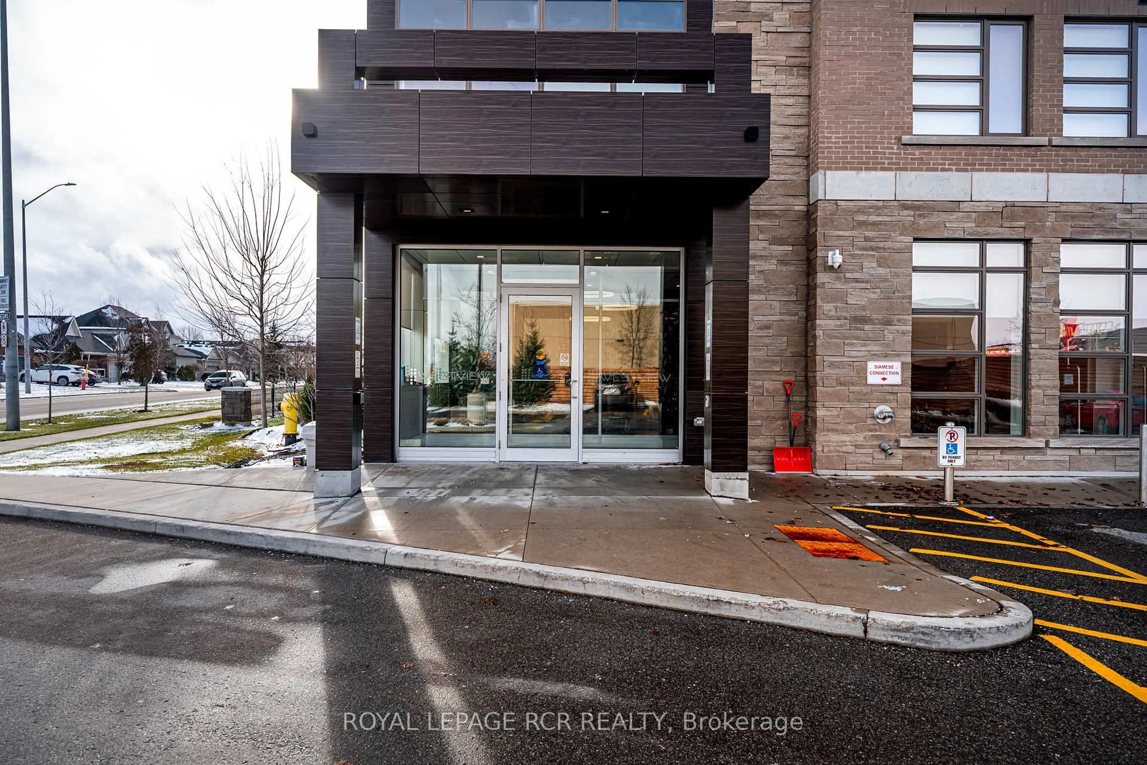 Indoor foyer for 105 Spencer Ave #401, Orangeville Ontario L9W 7S3
