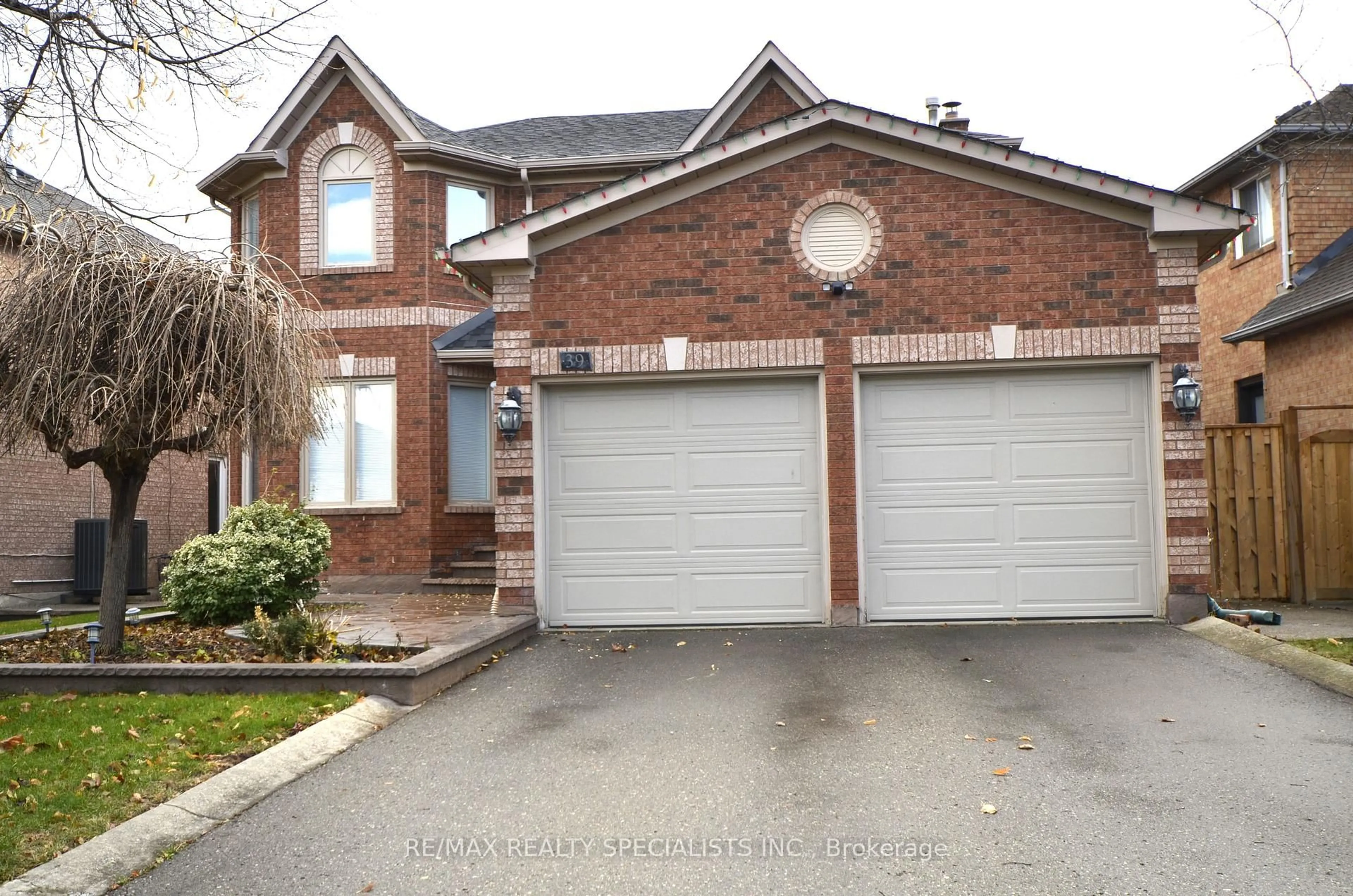Home with brick exterior material, street for 39 Mountainberry Rd, Brampton Ontario L6R 1J3