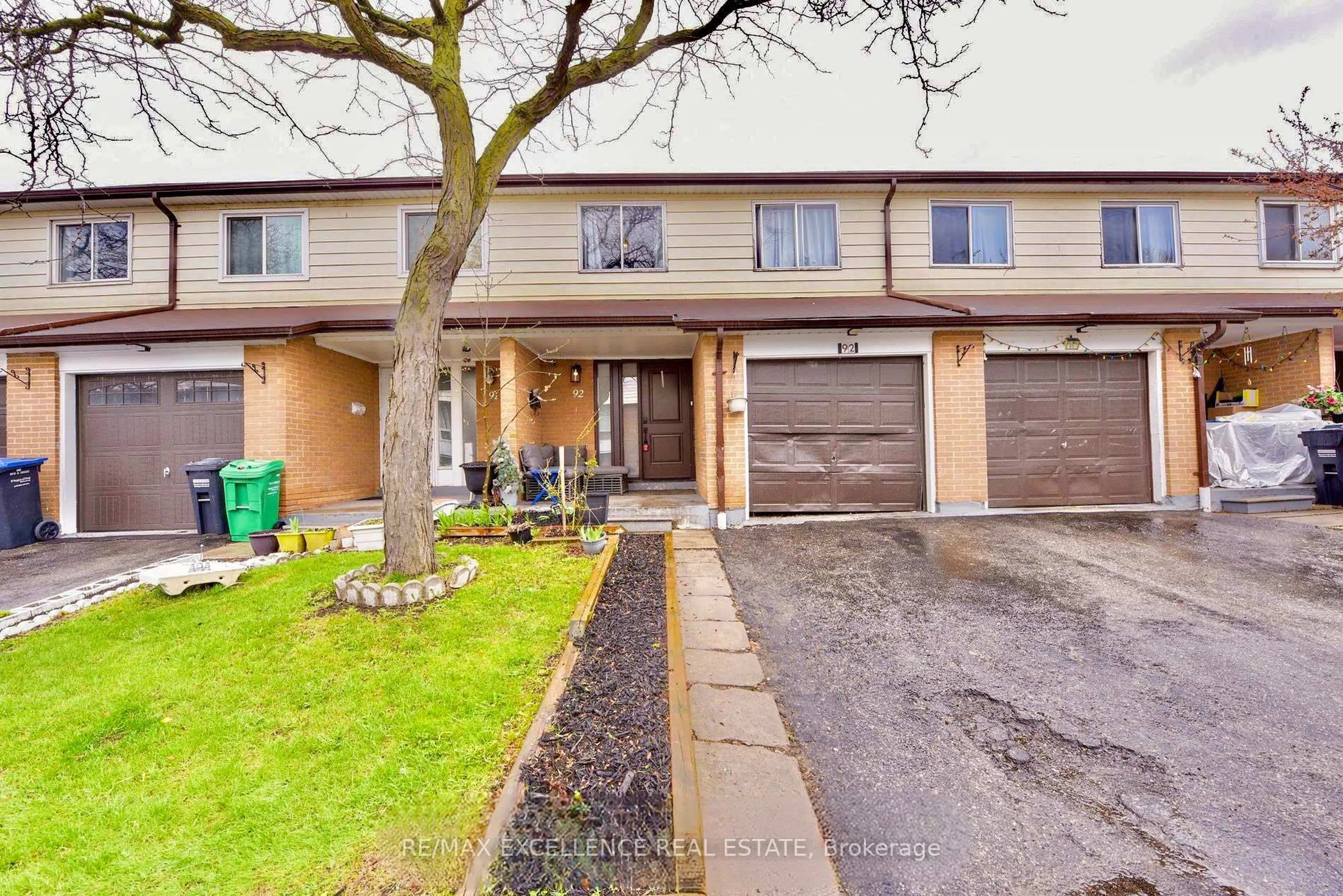 A pic from outside/outdoor area/front of a property/back of a property/a pic from drone, street for 7500 Goreway Dr #92, Mississauga Ontario L4T 3C7