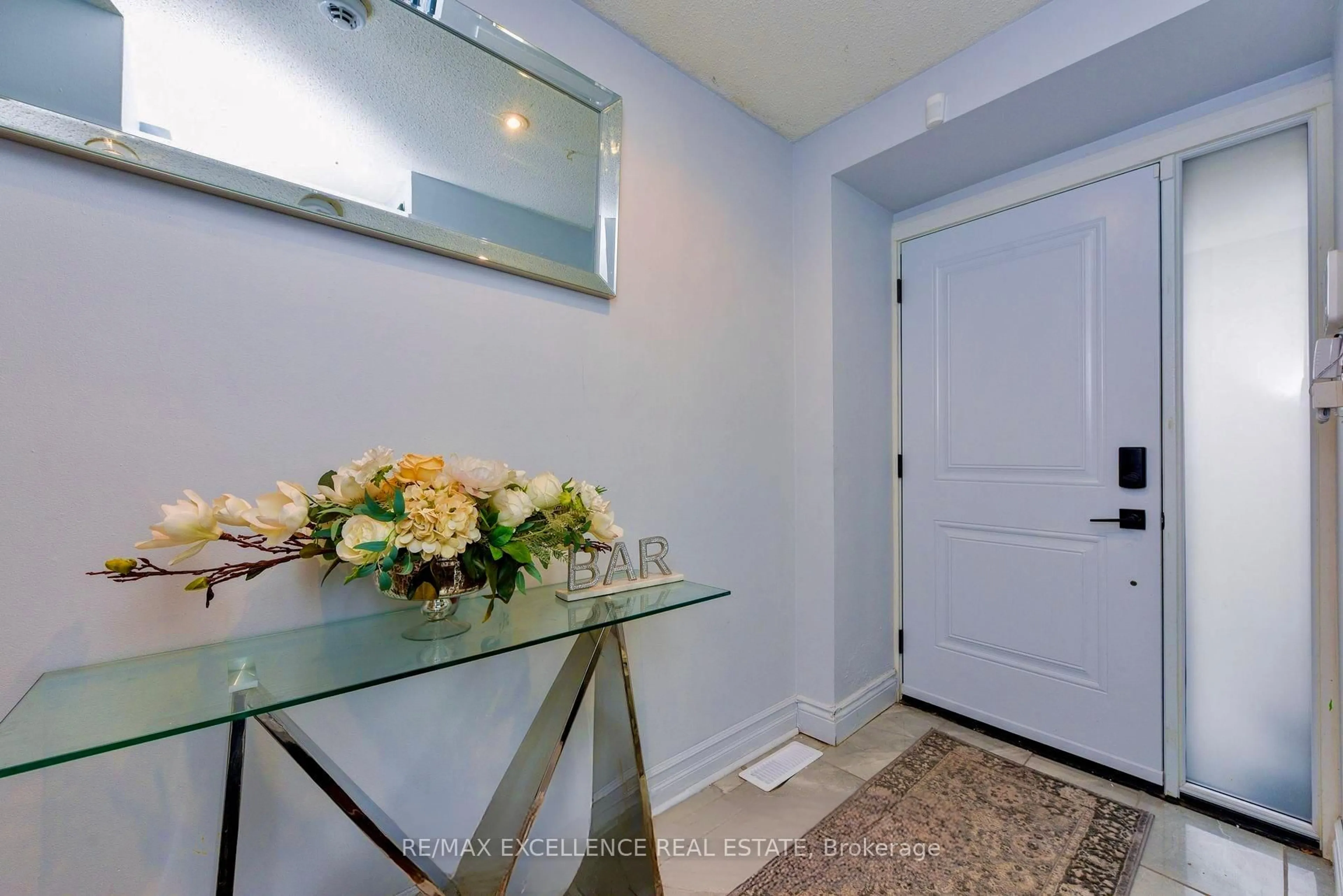 Indoor entryway for 7500 Goreway Dr #92, Mississauga Ontario L4T 3C7