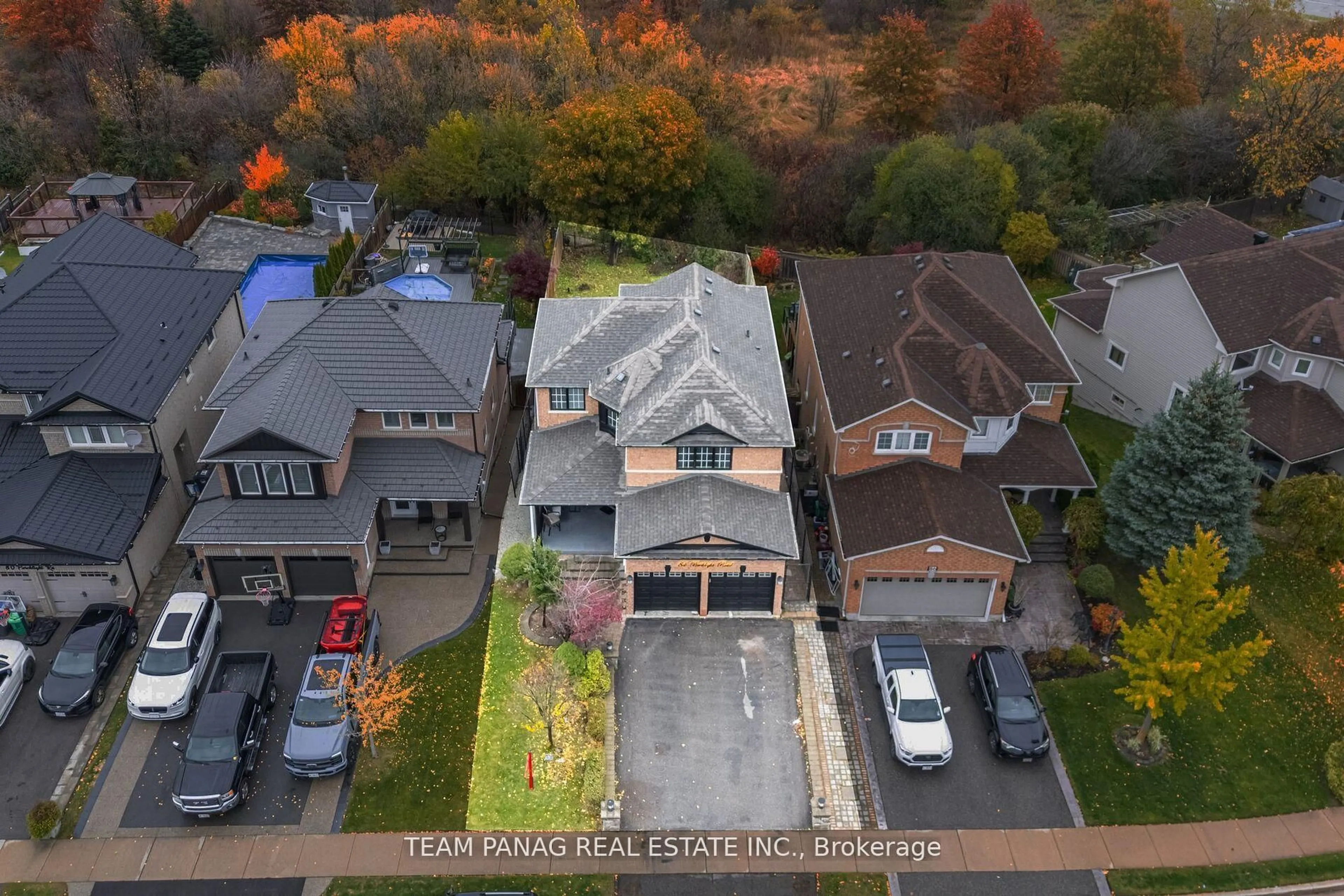A pic from outside/outdoor area/front of a property/back of a property/a pic from drone, street for 84 Porchlight Rd, Brampton Ontario L6X 4R9