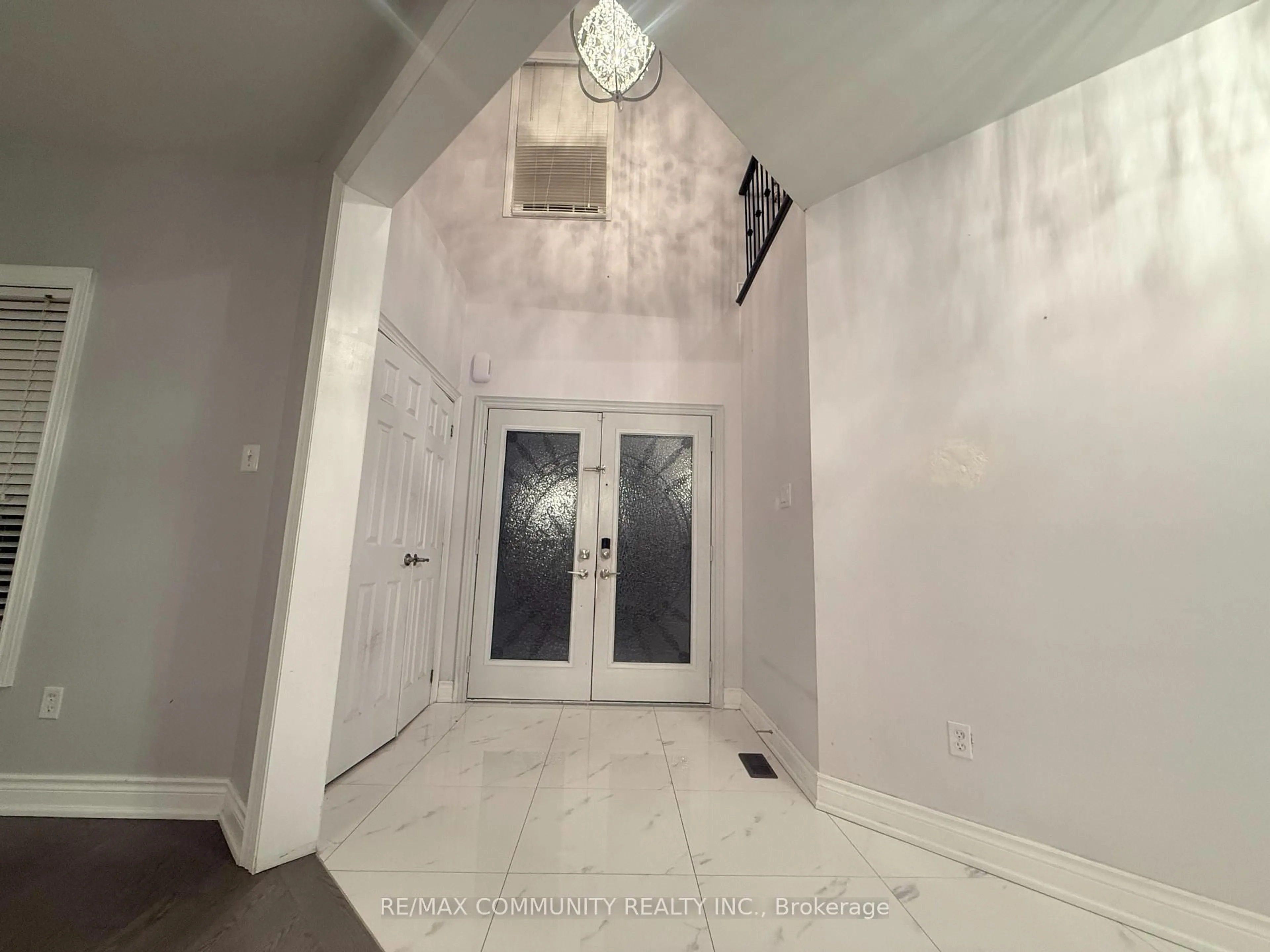 A pic of a room for 24 Roundstone Dr, Brampton Ontario L6X 0K7