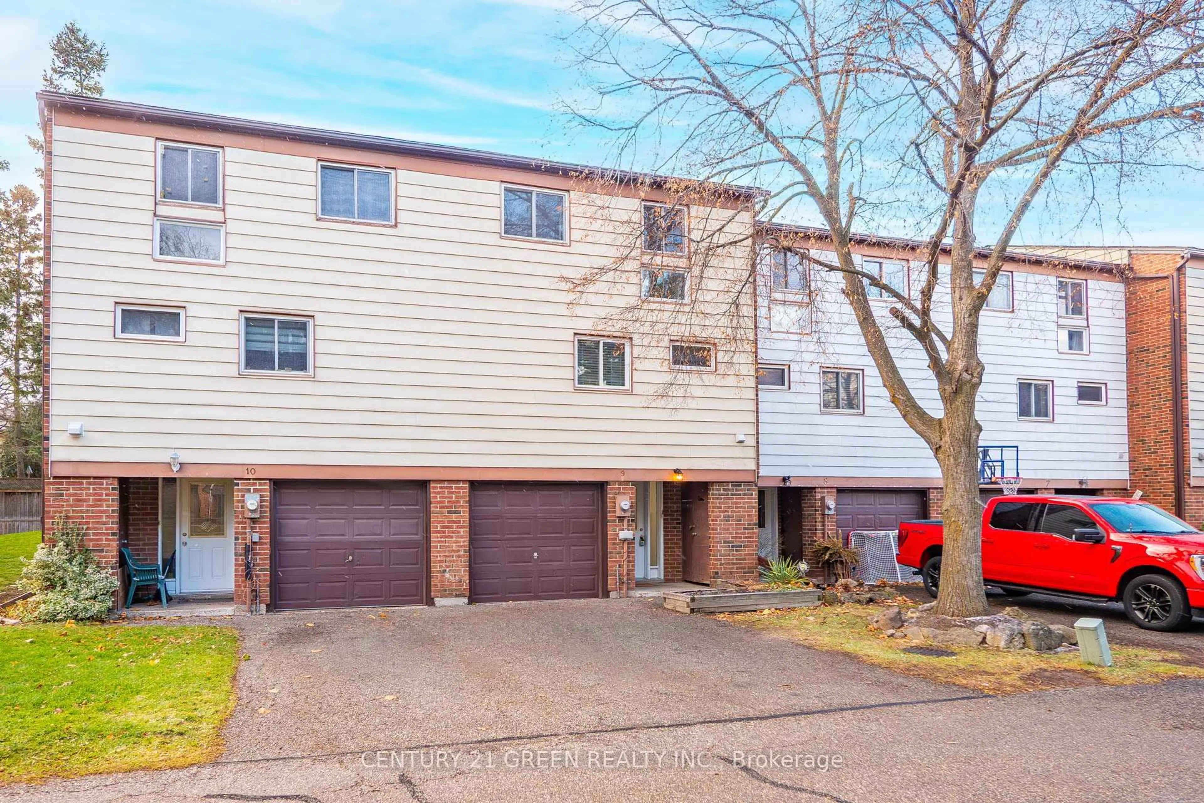 A pic from outside/outdoor area/front of a property/back of a property/a pic from drone, street for 650 CHILDS Dr #9, Milton Ontario L9T 3N8