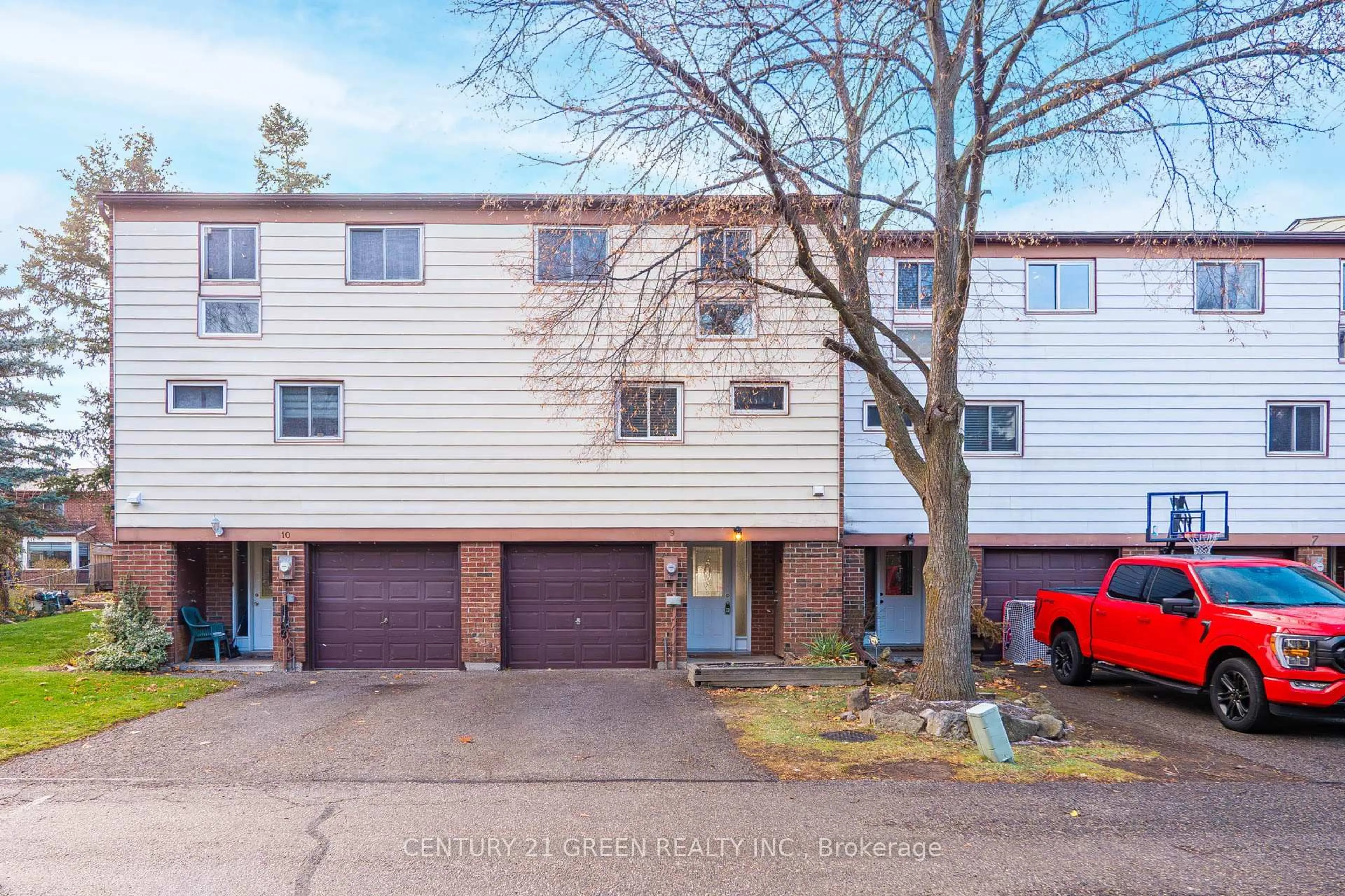 A pic from outside/outdoor area/front of a property/back of a property/a pic from drone, street for 650 CHILDS Dr #9, Milton Ontario L9T 3N8