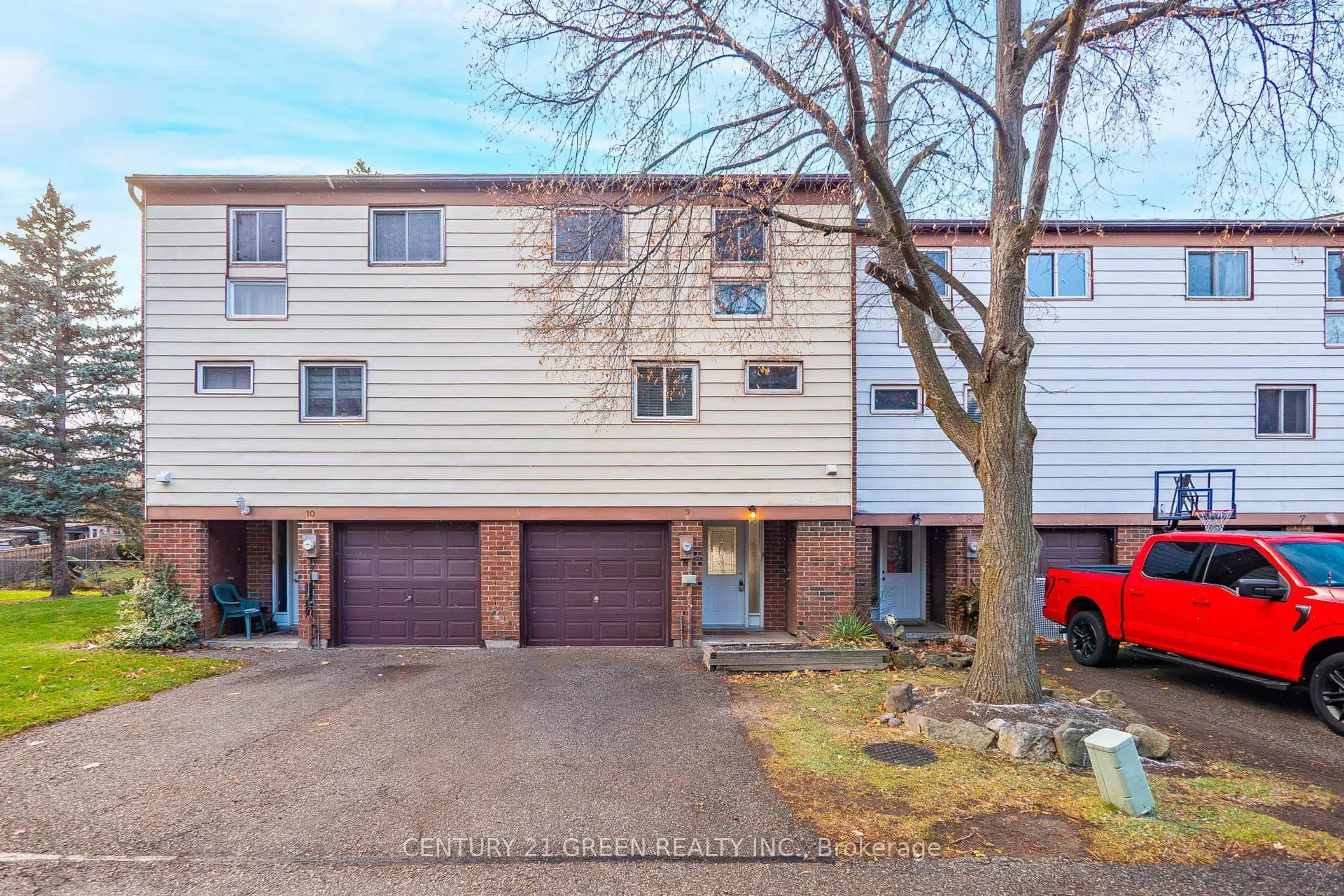 A pic from outside/outdoor area/front of a property/back of a property/a pic from drone, street for 650 CHILDS Dr #9, Milton Ontario L9T 3N8