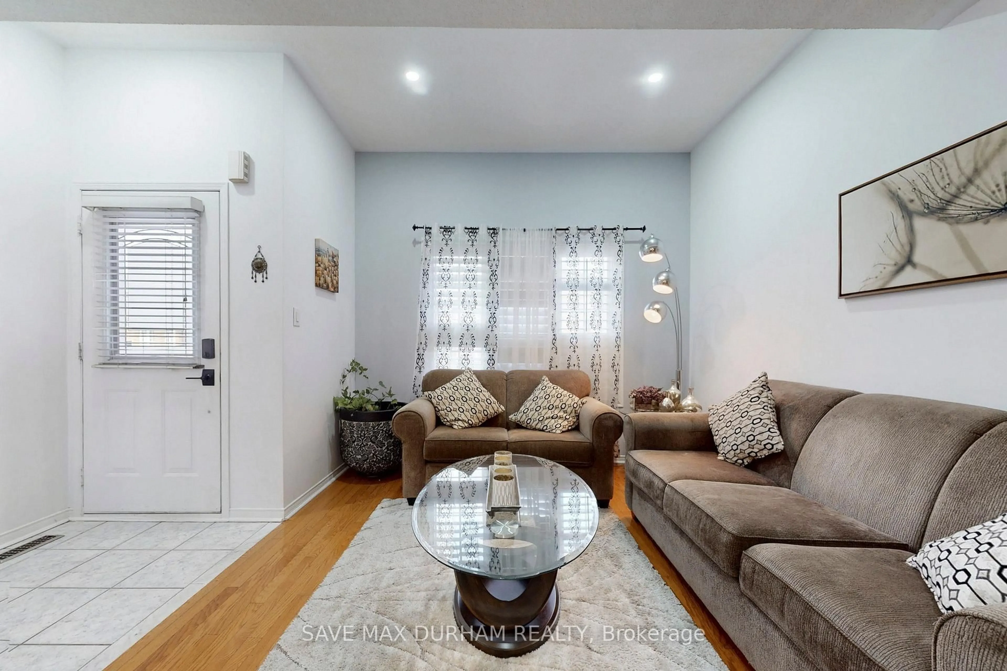 Living room with furniture, unknown for 5714 Jenvic Grve, Mississauga Ontario L5M 7B4