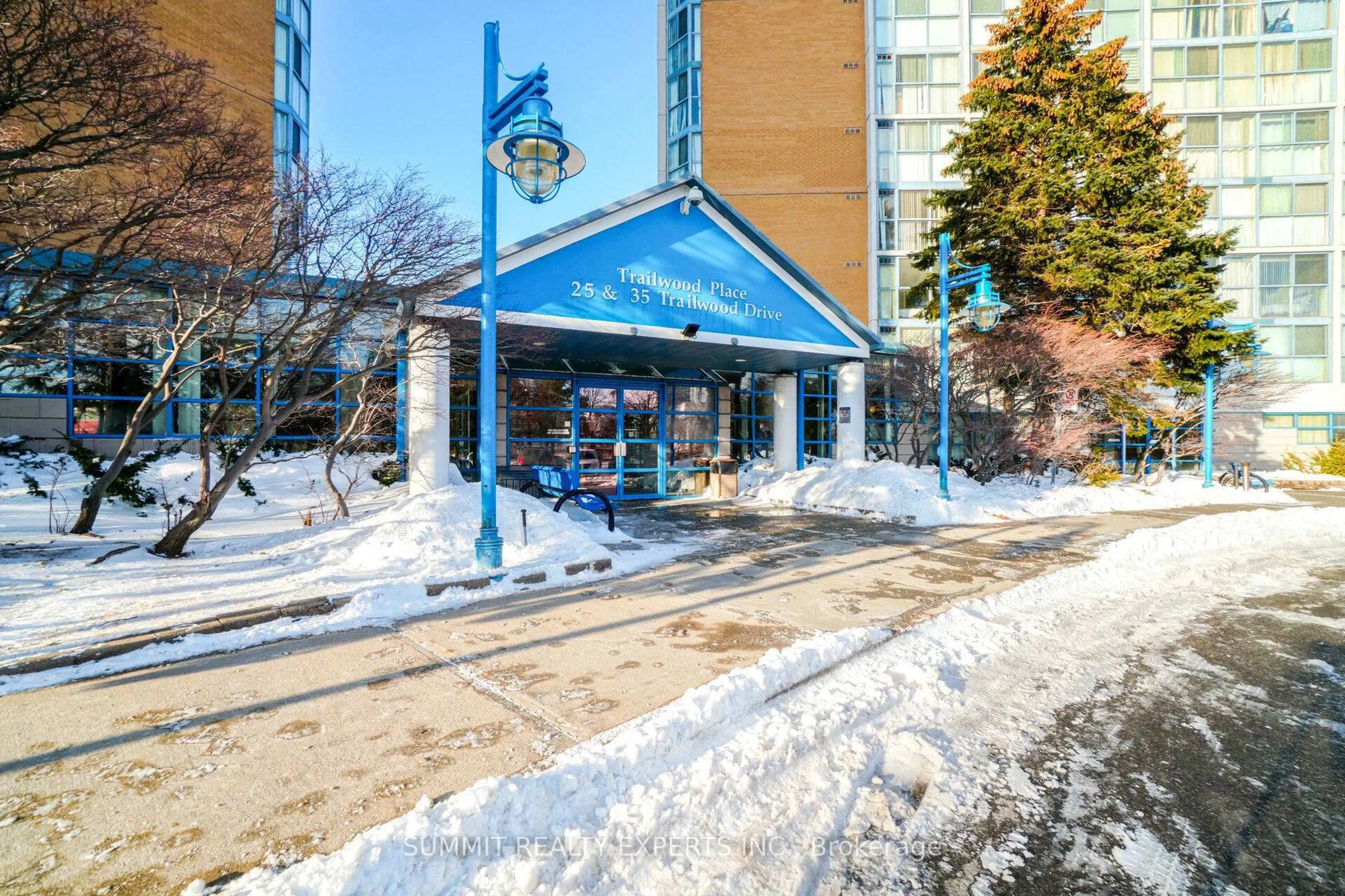 Indoor foyer for 25 Trailwood Dr #2002, Mississauga Ontario L4Z 3K9