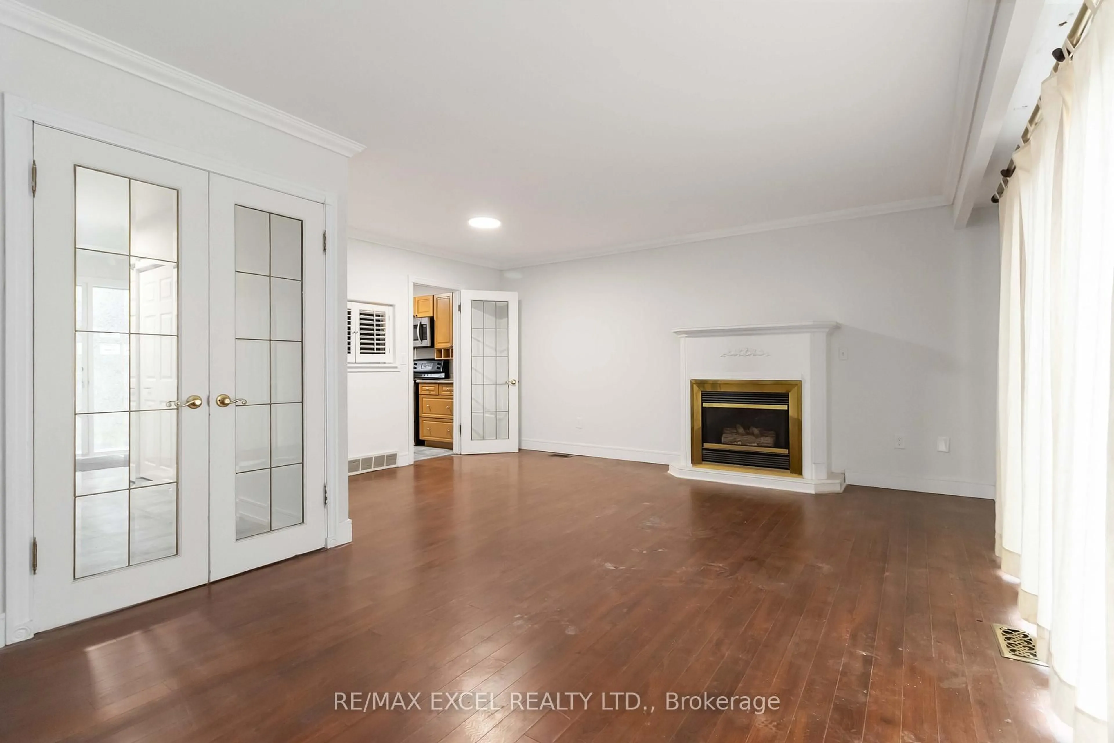 A pic of a room for 1265 NAPIER Cres #12, Oakville Ontario L6H 2A5