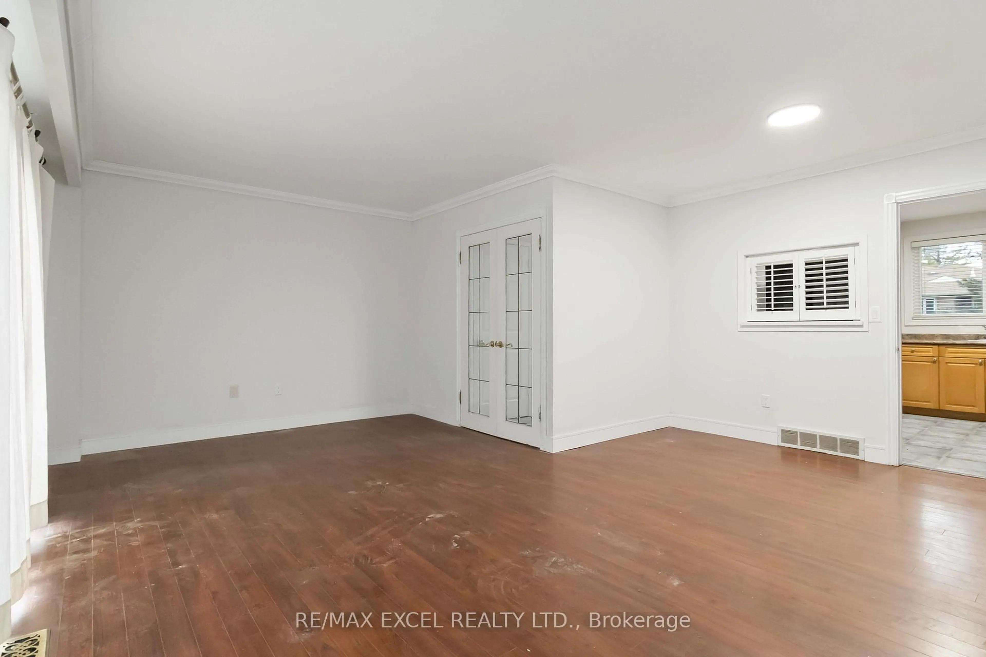 A pic of a room for 1265 NAPIER Cres #12, Oakville Ontario L6H 2A5