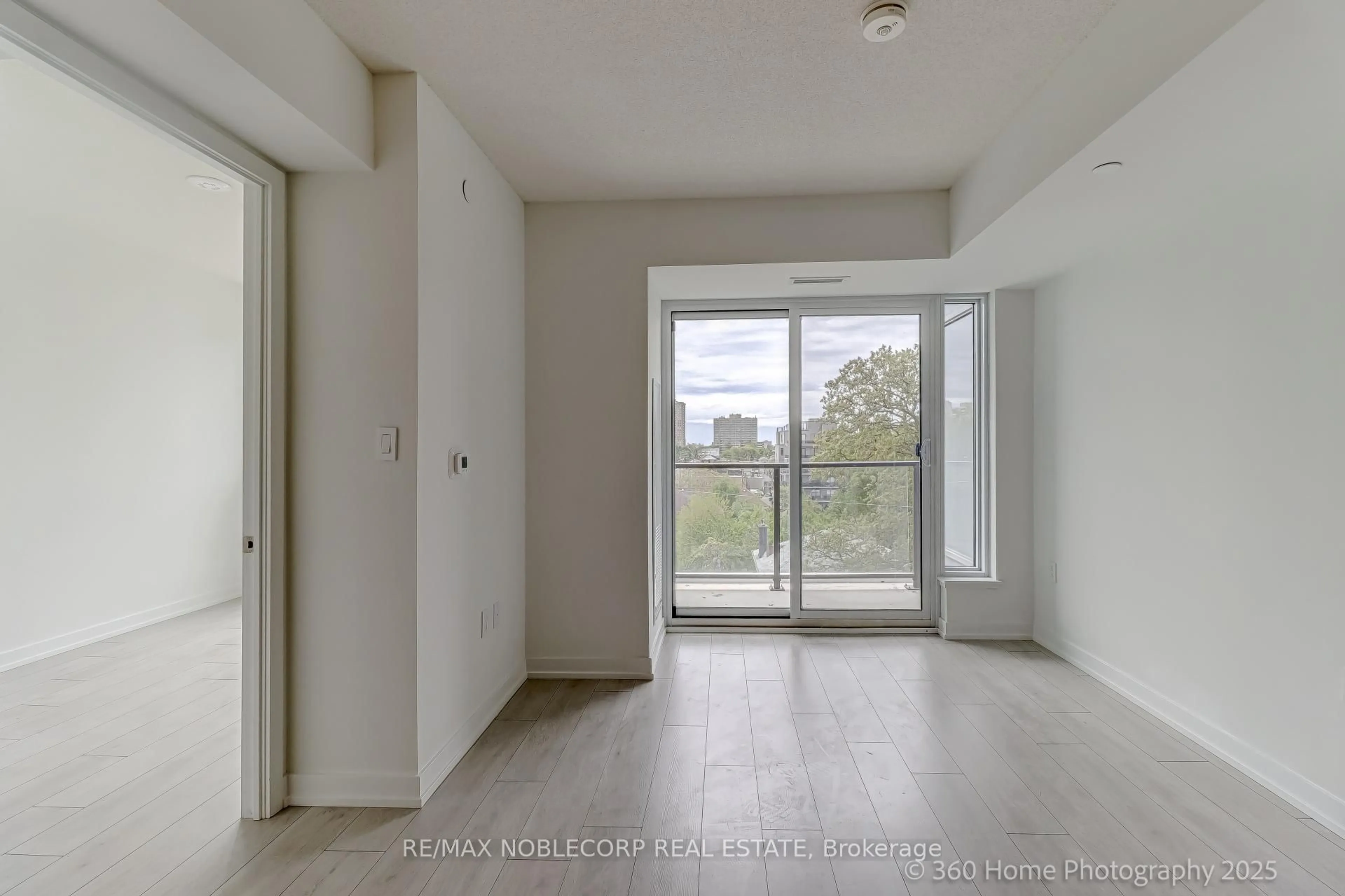 Indoor entryway for 556 Marlee Ave #508, Toronto Ontario M6B 0B1