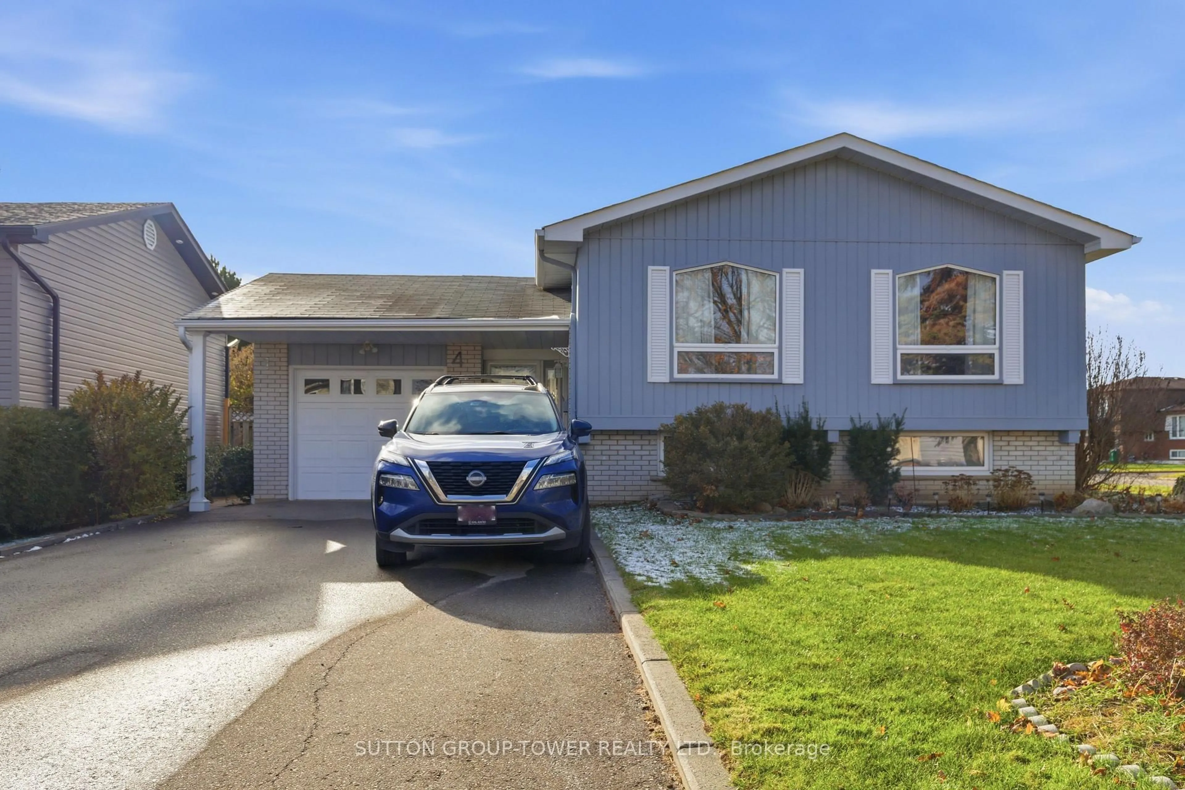 Home with vinyl exterior material, street for 4 Glenforest Rd, Brampton Ontario L6S 1K5