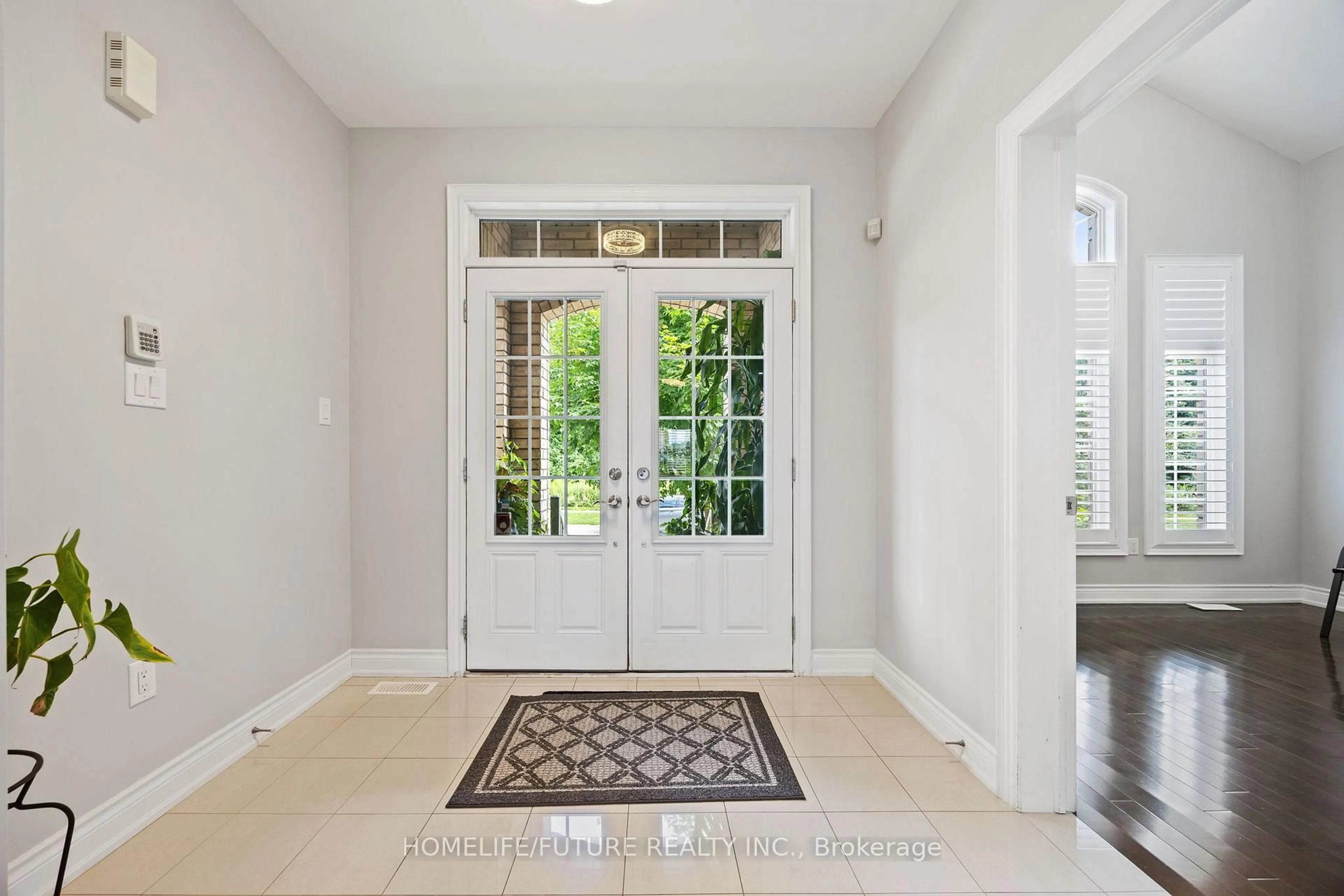 Indoor entryway for 83 George Robinson Dr, Brampton Ontario L6Y 0Z7