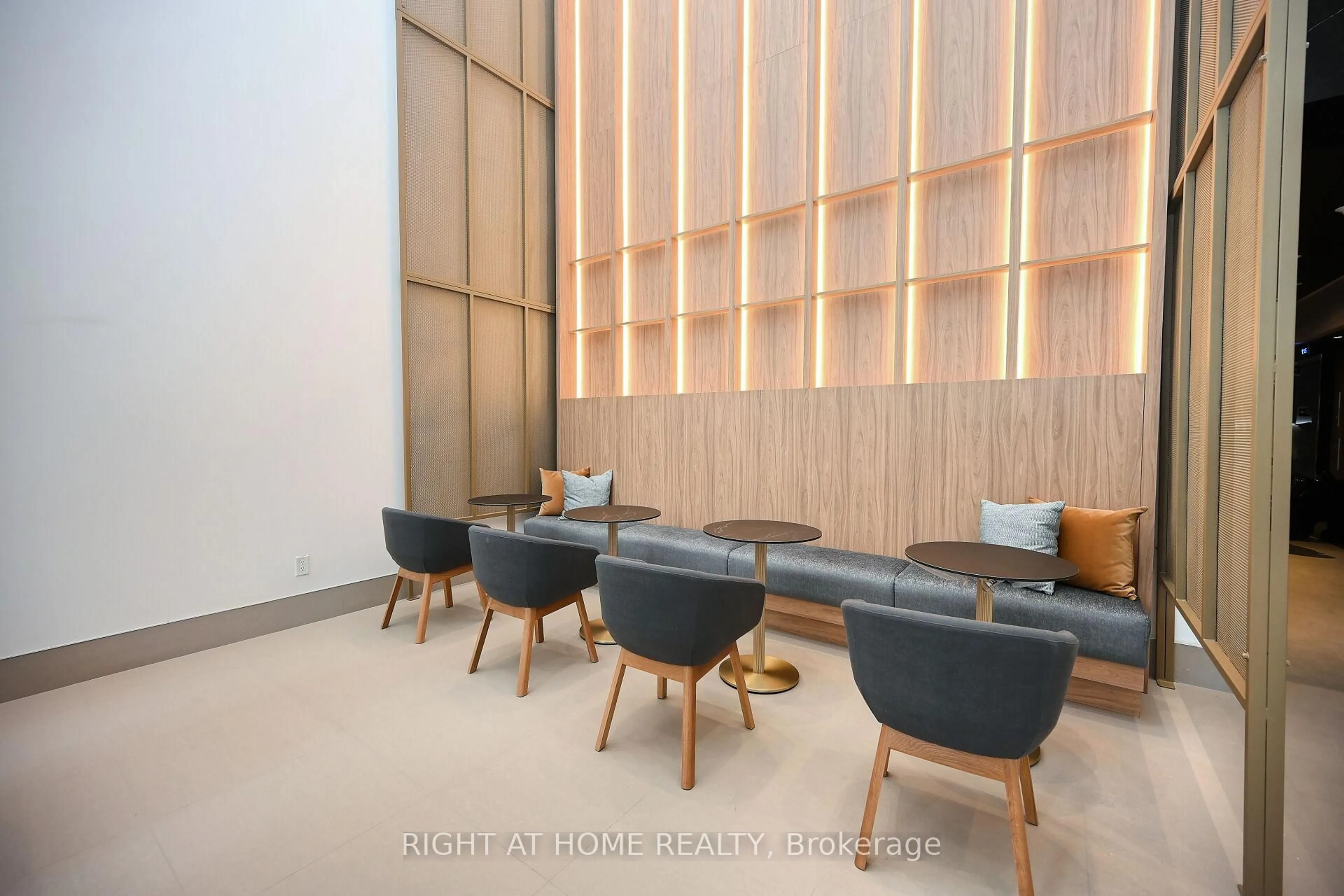 Lobby for 430 SQUARE ONE Dr #1402, Mississauga Ontario L5B 0L6