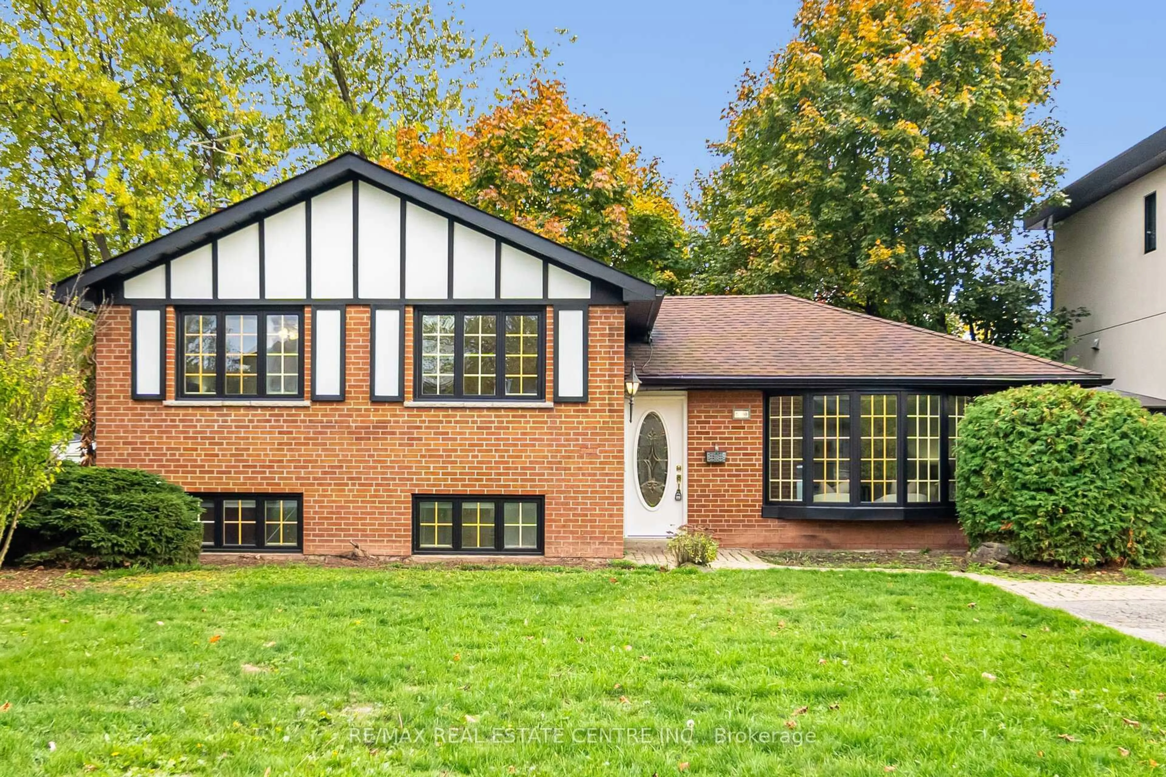 Home with brick exterior material, street for 5288 Mericourt Rd, Burlington Ontario L7L 3R3