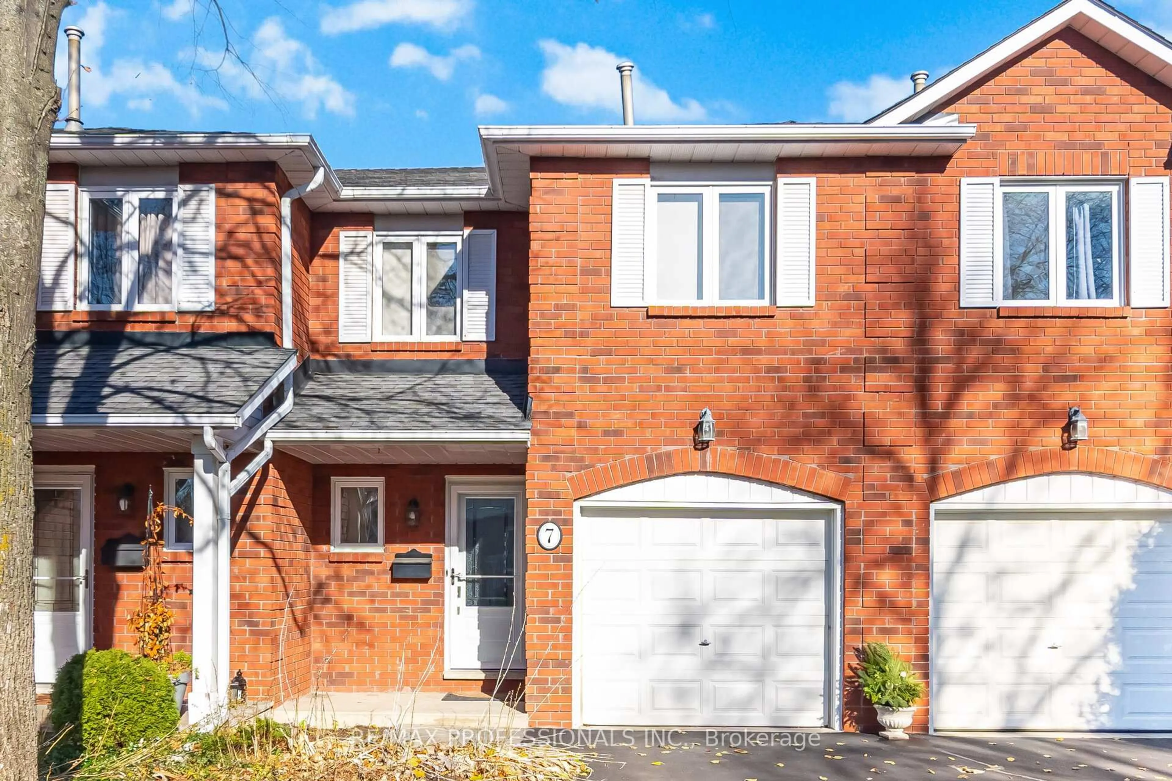 Home with brick exterior material, street for 3115 New St #7, Burlington Ontario L7N 3T4