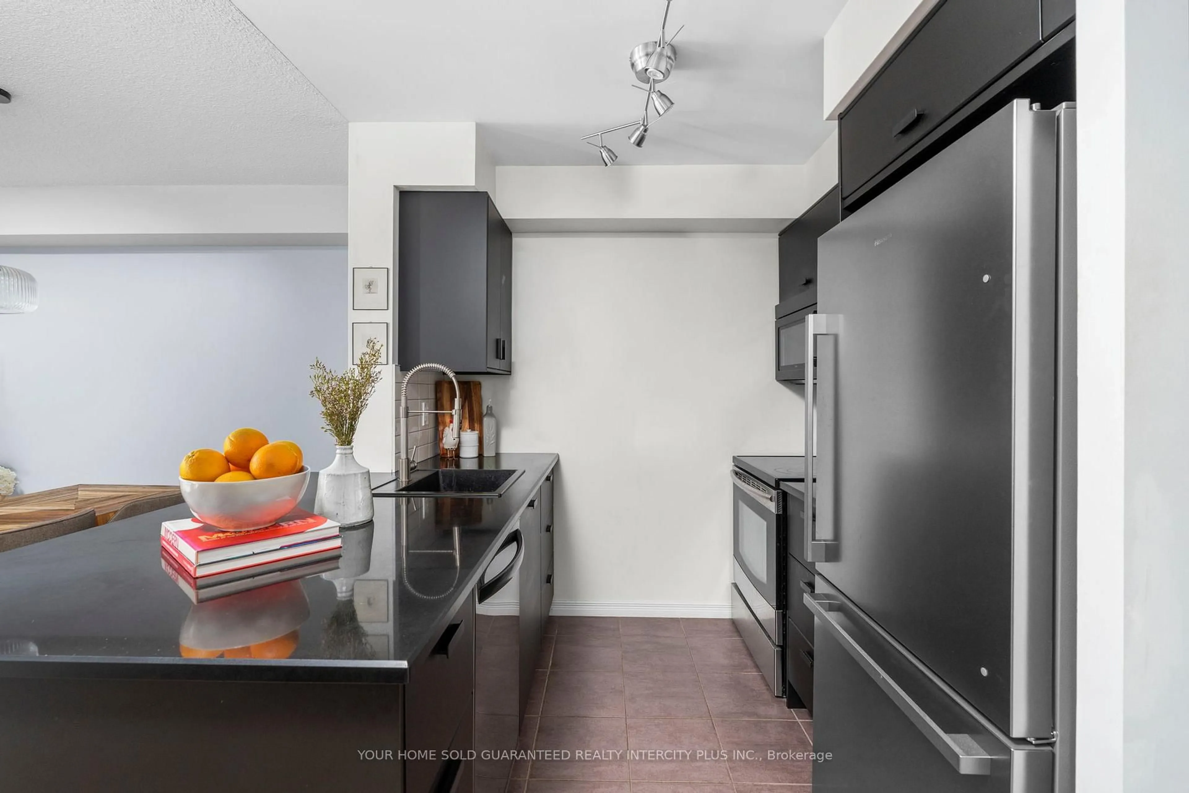 Standard kitchen, unknown for 60 Heintzman St #934, Toronto Ontario M6P 5A1