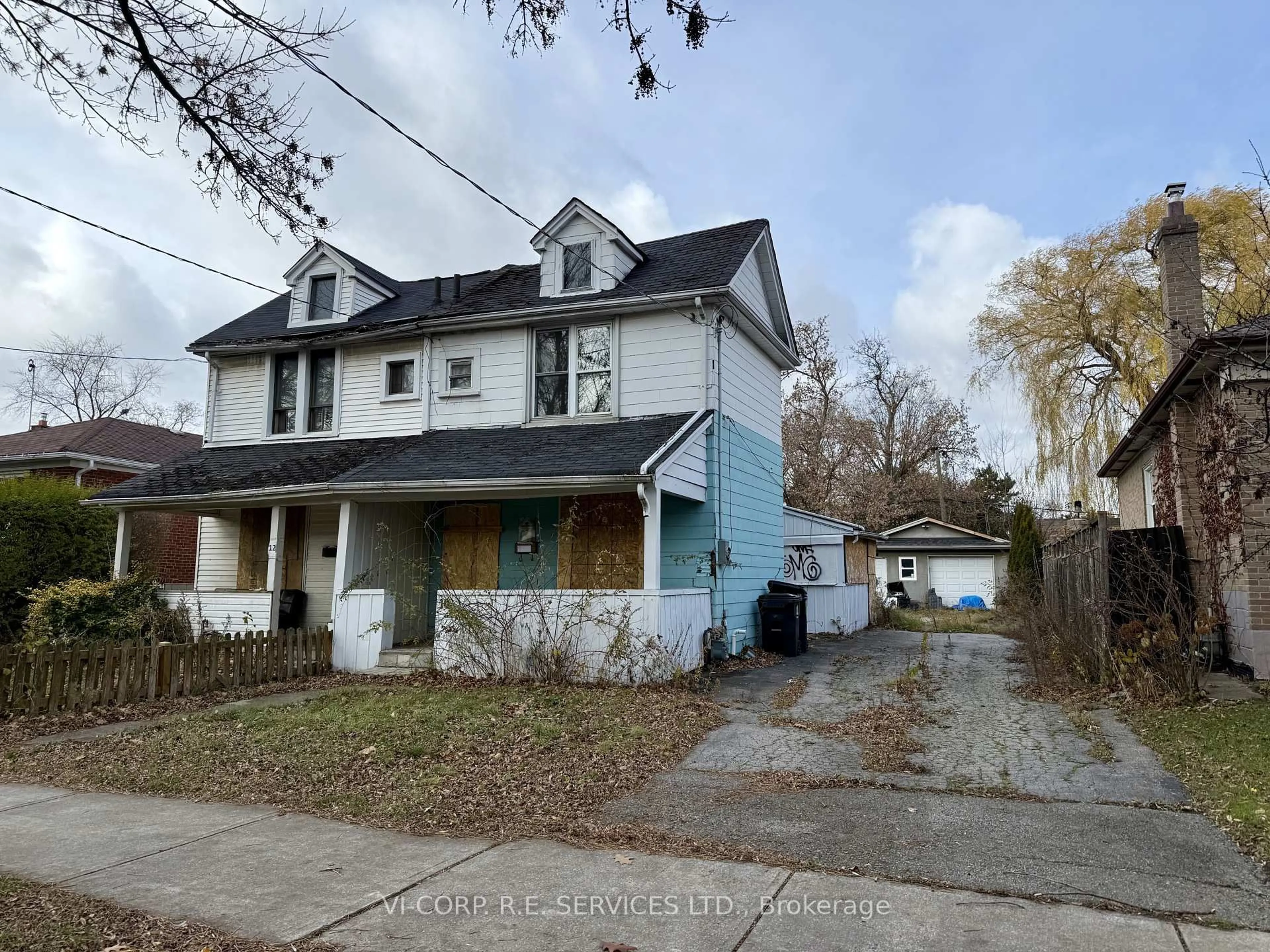 A pic from outside/outdoor area/front of a property/back of a property/a pic from drone, street for 10 Cavell Ave, Toronto Ontario M8V 1P2