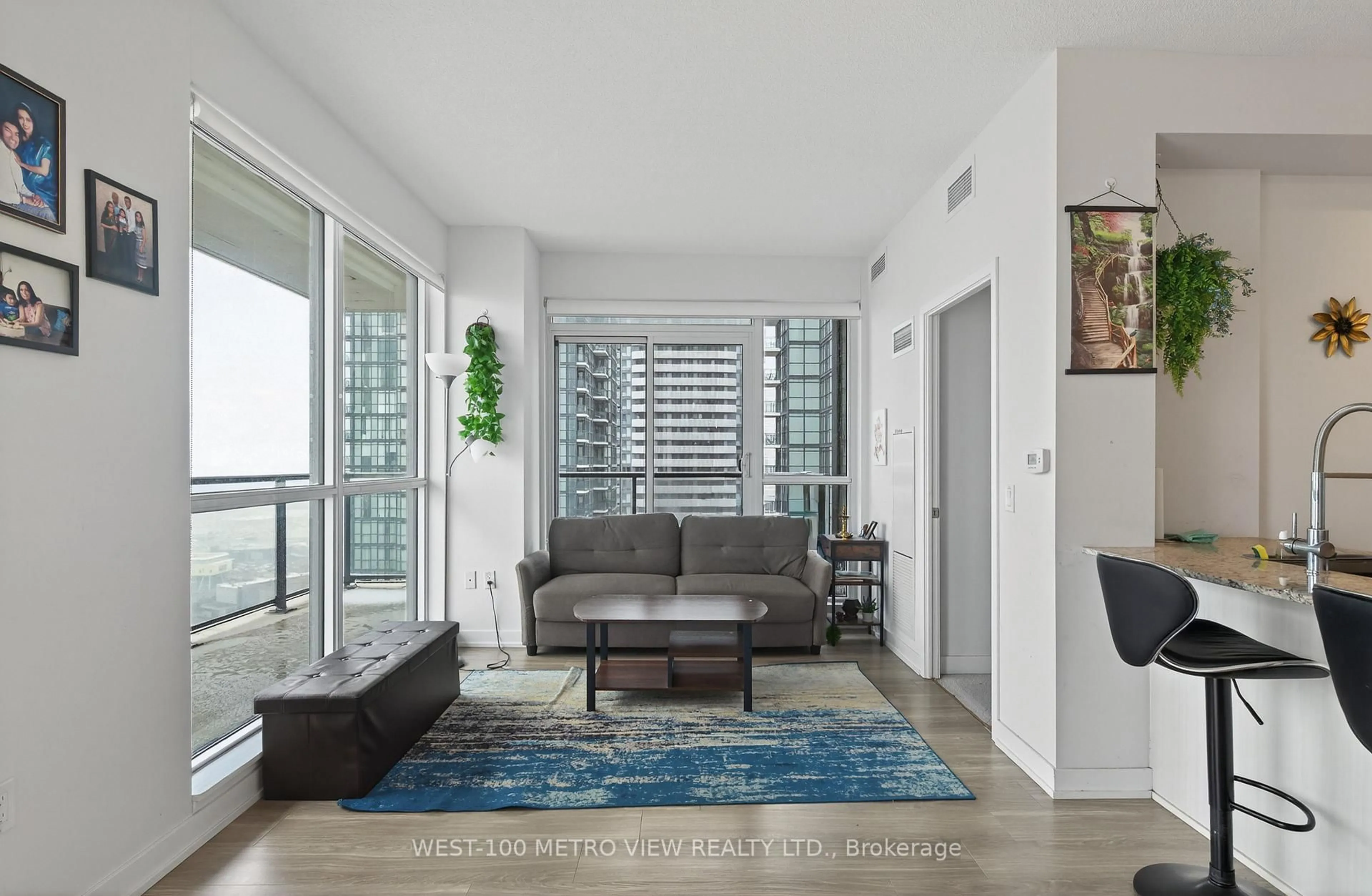 Living room with furniture, unknown for 4055 Parkside Village Dr #3115, Mississauga Ontario L5B 0K2