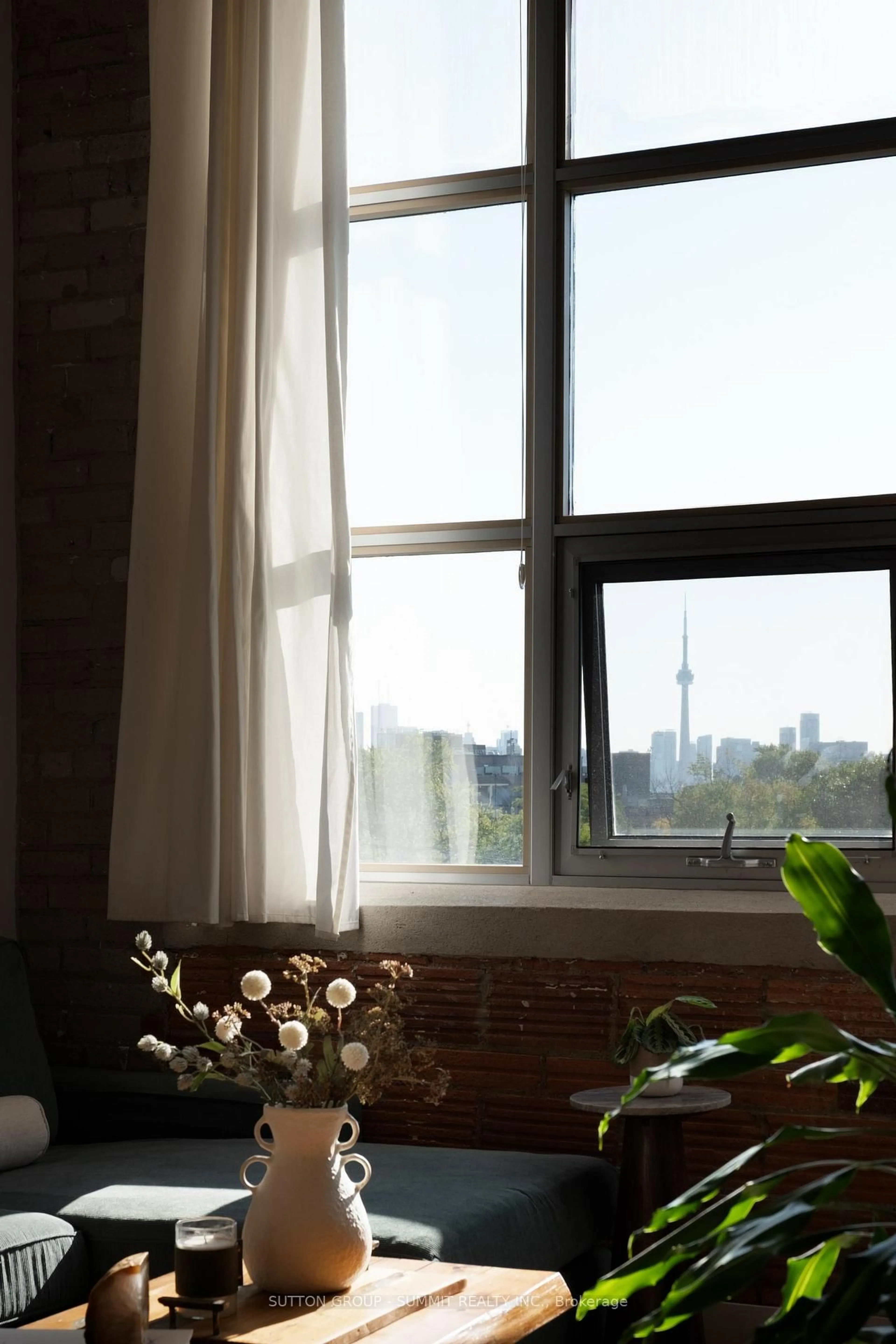 A pic of a room for 2154 Dundas St #Ph5, Toronto Ontario M6R 1X3