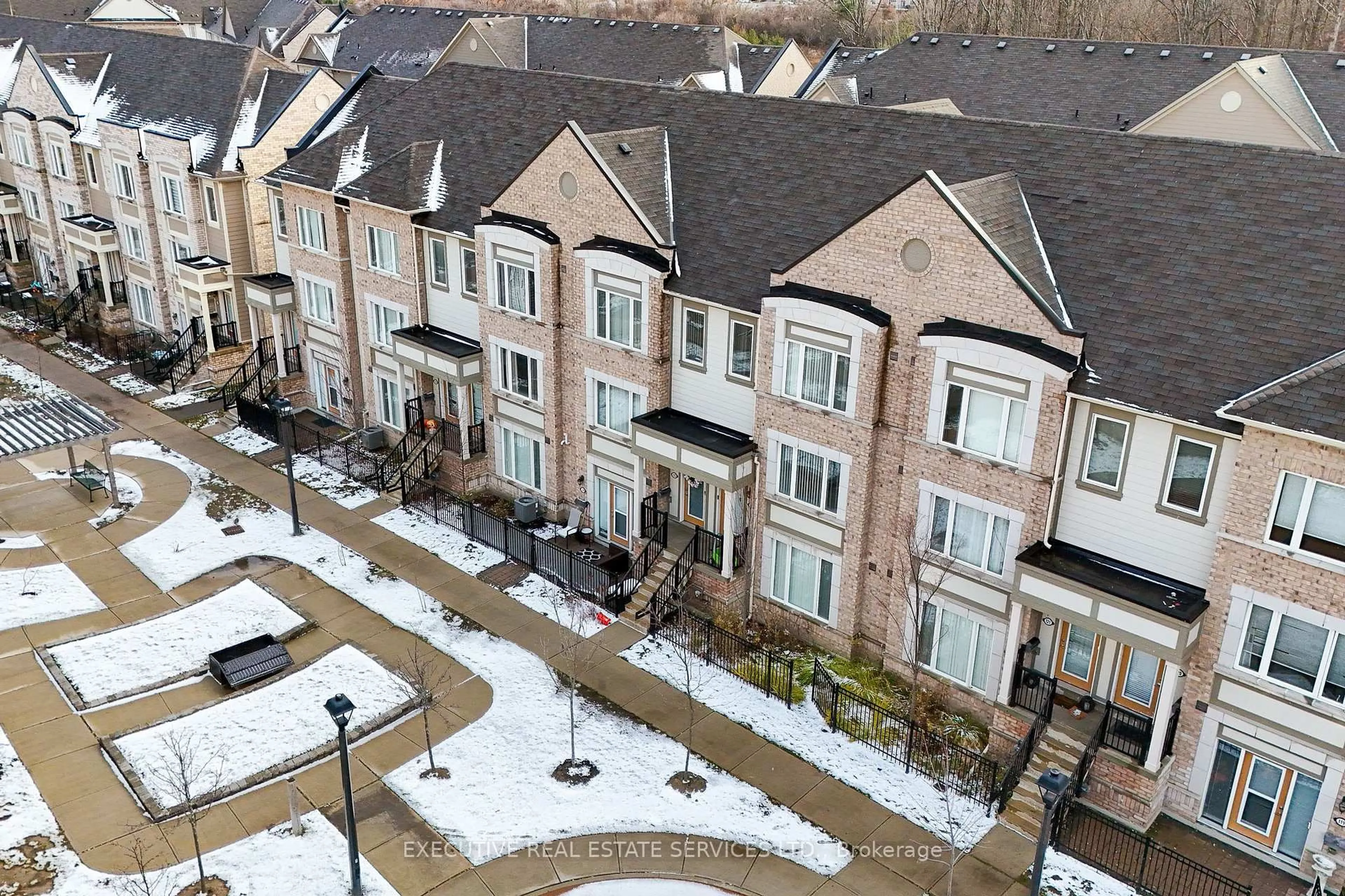 A pic from outside/outdoor area/front of a property/back of a property/a pic from drone, unknown for 1 Beckenrose Crt #123, Brampton Ontario L6Y 6G2