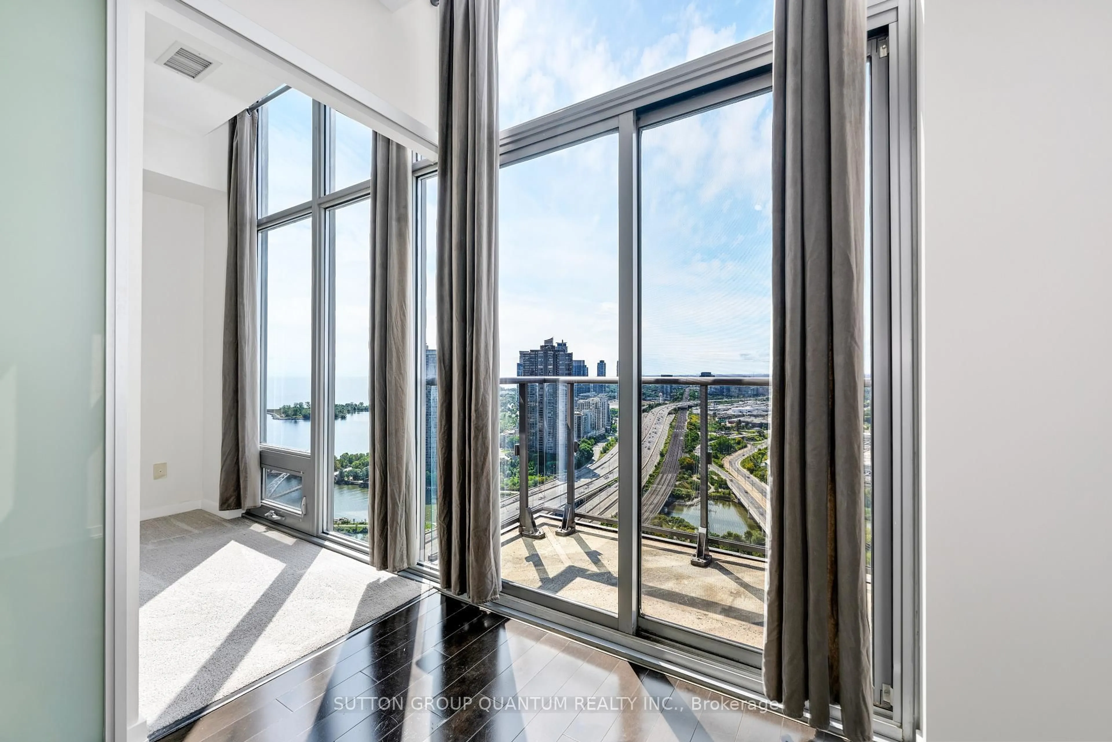 Indoor foyer for 105 The Queensway #3509, Toronto Ontario M6S 5B5