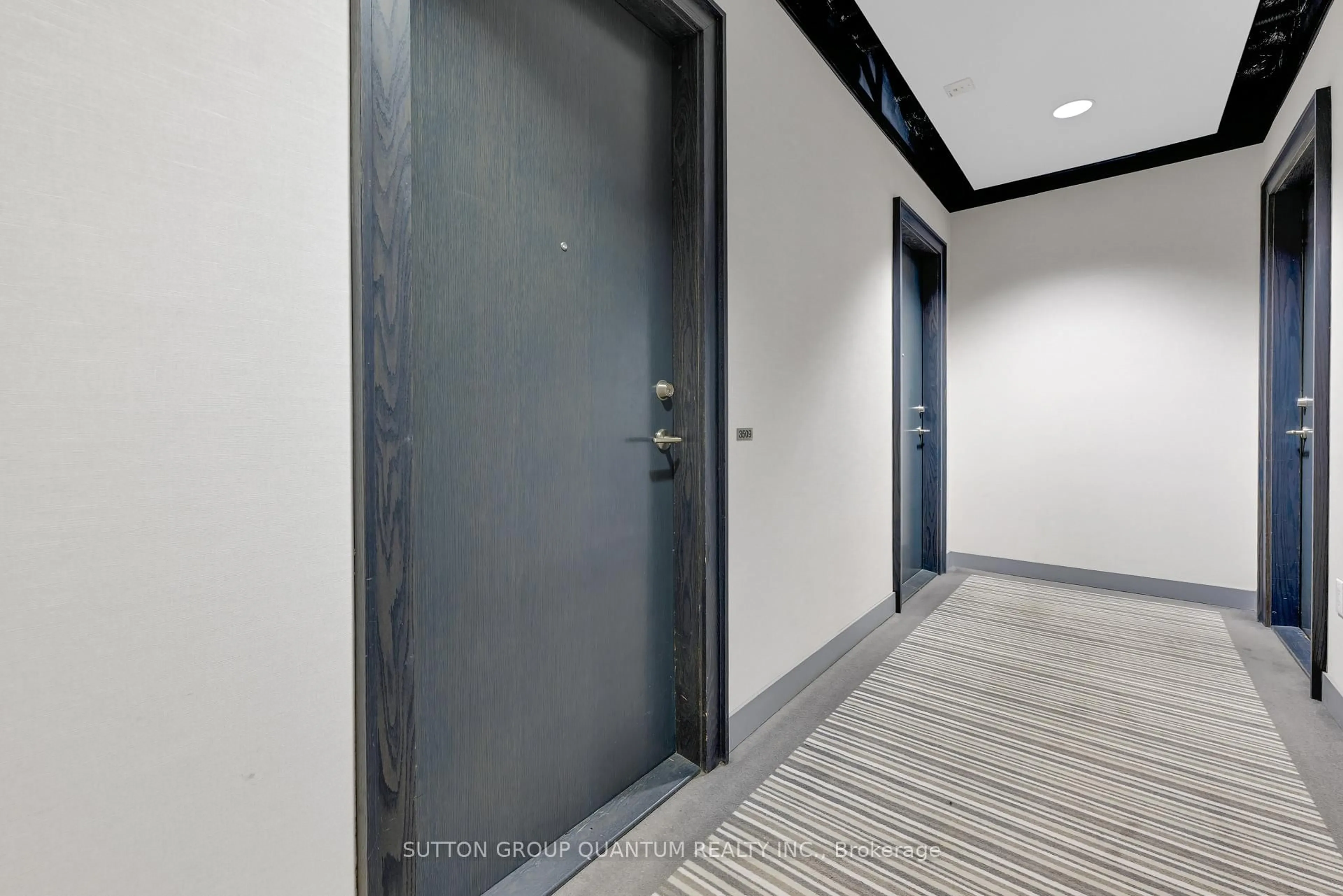 Indoor foyer for 105 The Queensway #3509, Toronto Ontario M6S 5B5
