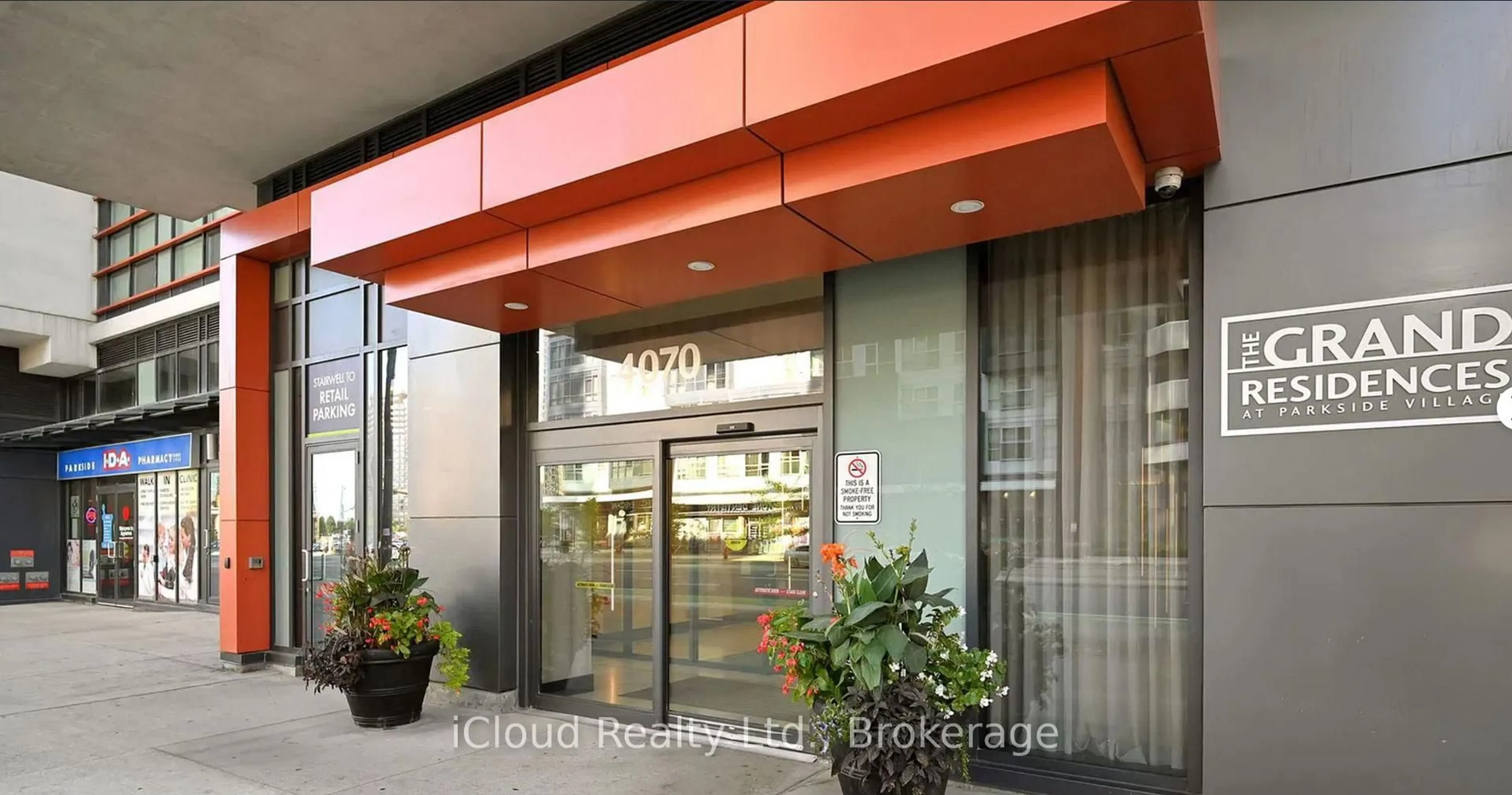 Indoor foyer for 4070 Confederation Pkwy #3204, Mississauga Ontario L5B 0E9