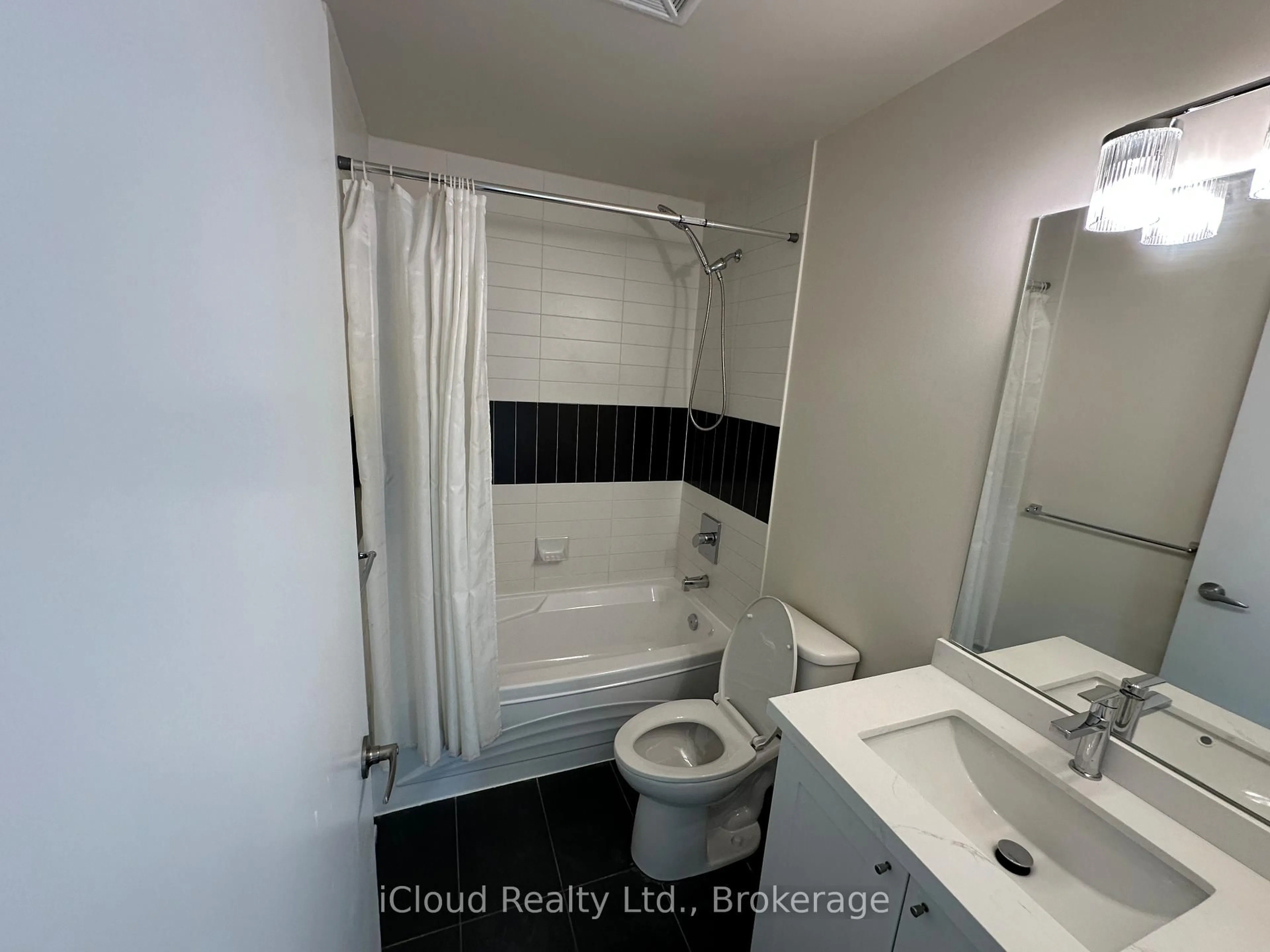 Standard bathroom, unknown for 4070 Confederation Pkwy #3204, Mississauga Ontario L5B 0E9
