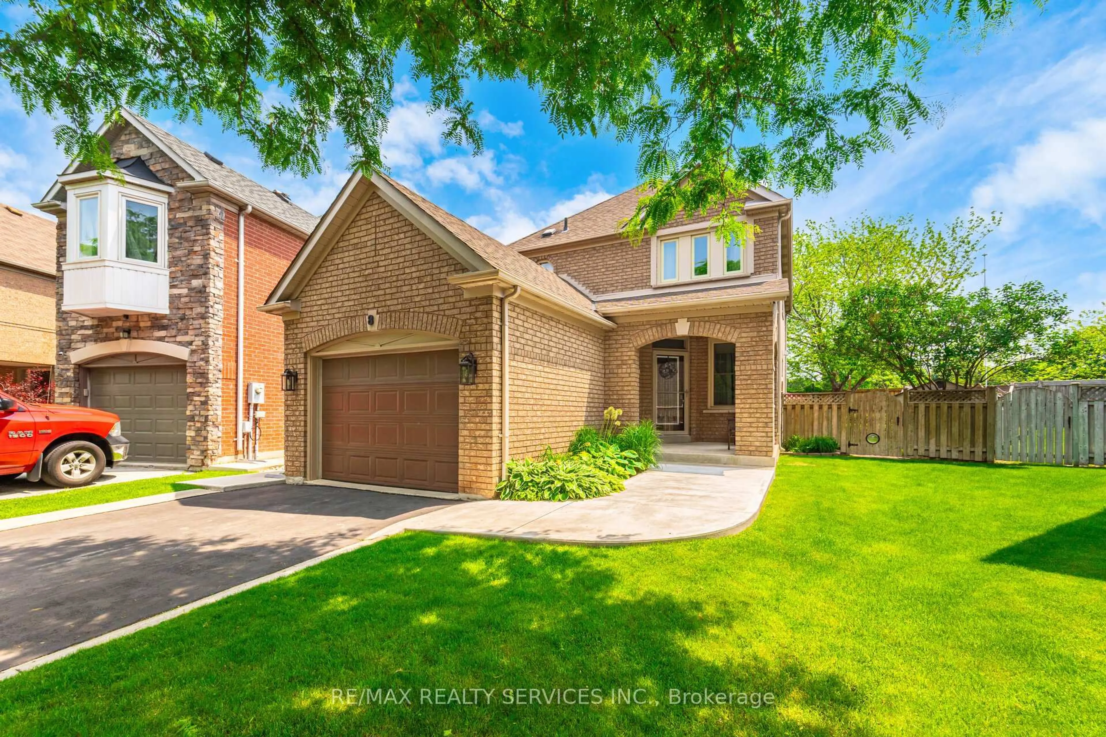 Home with brick exterior material, street for 8 Inwood Pl, Brampton Ontario L6R 1T2