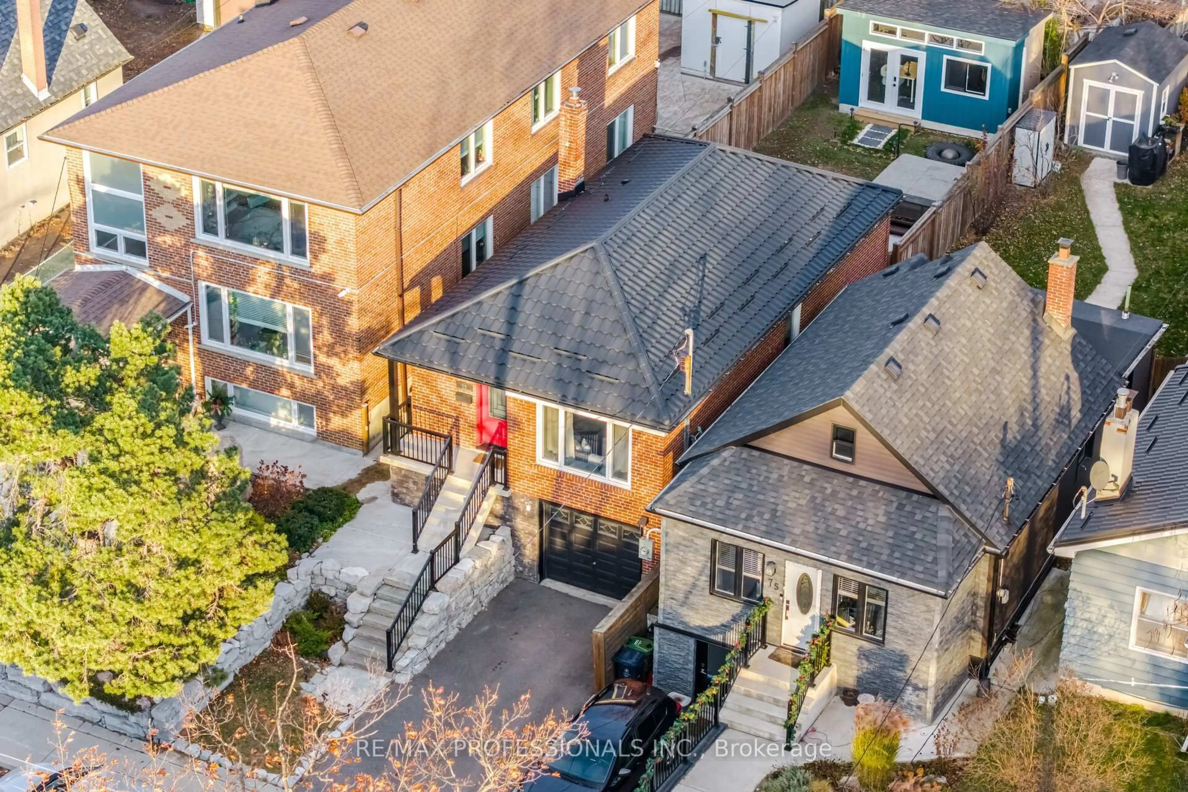 A pic from outside/outdoor area/front of a property/back of a property/a pic from drone, city buildings view from balcony for 77 Grandville Ave, Toronto Ontario M6N 4V1
