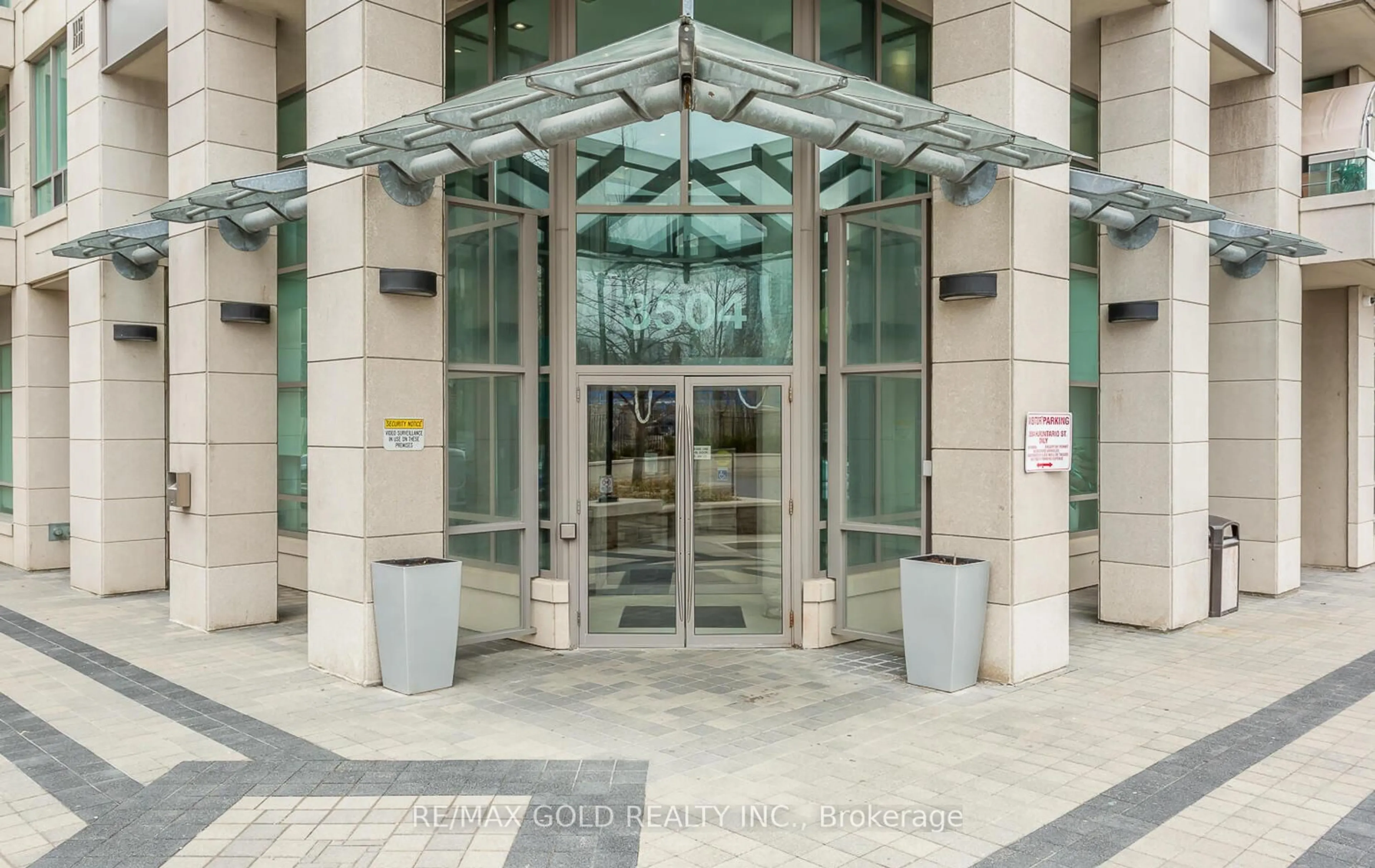 Indoor foyer for 3504 Hurontario St #2109, Mississauga Ontario L5B 0B9