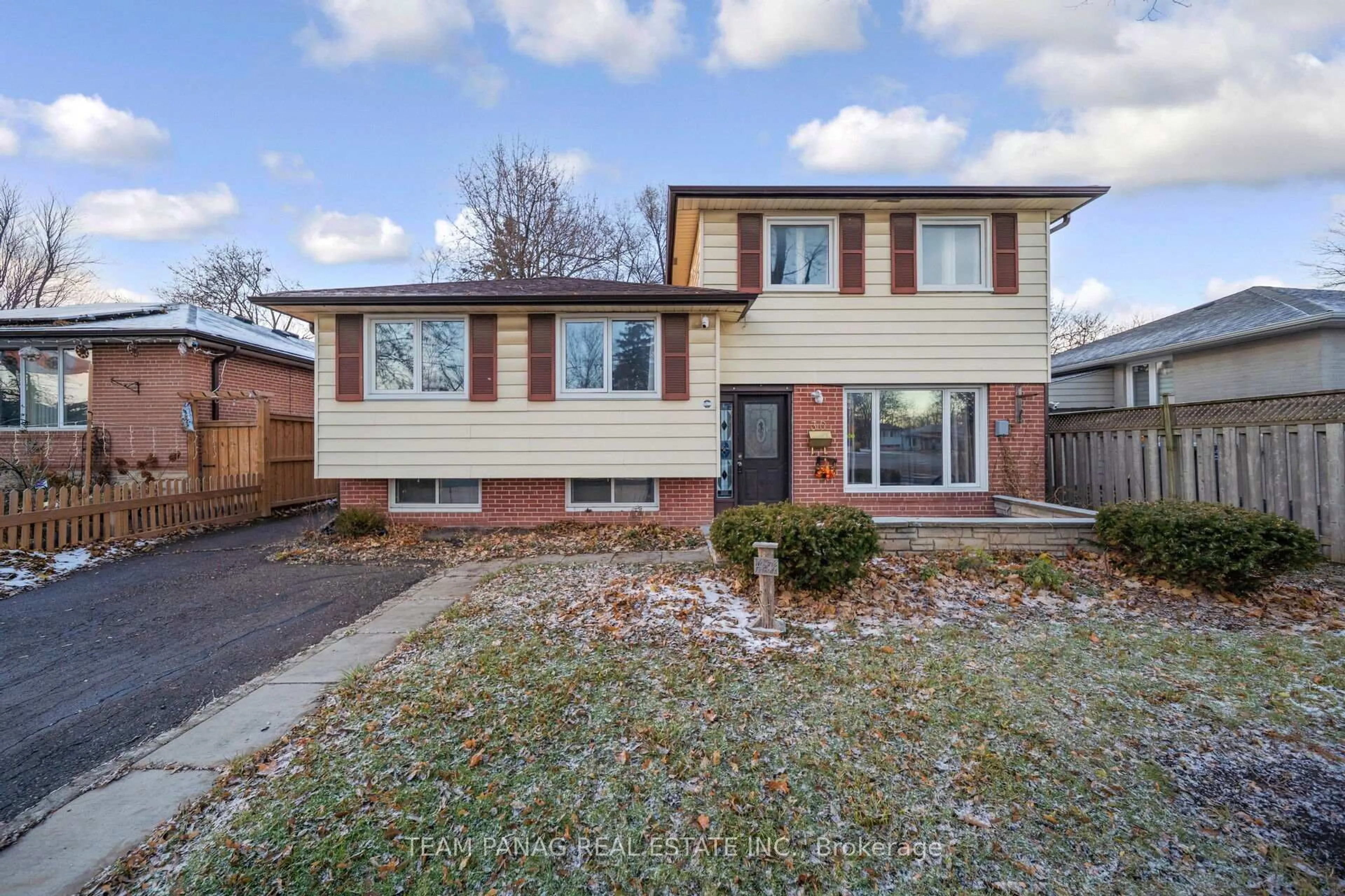 Home with brick exterior material, street for 30 Parkway Ave, Brampton Ontario L6X 2G4