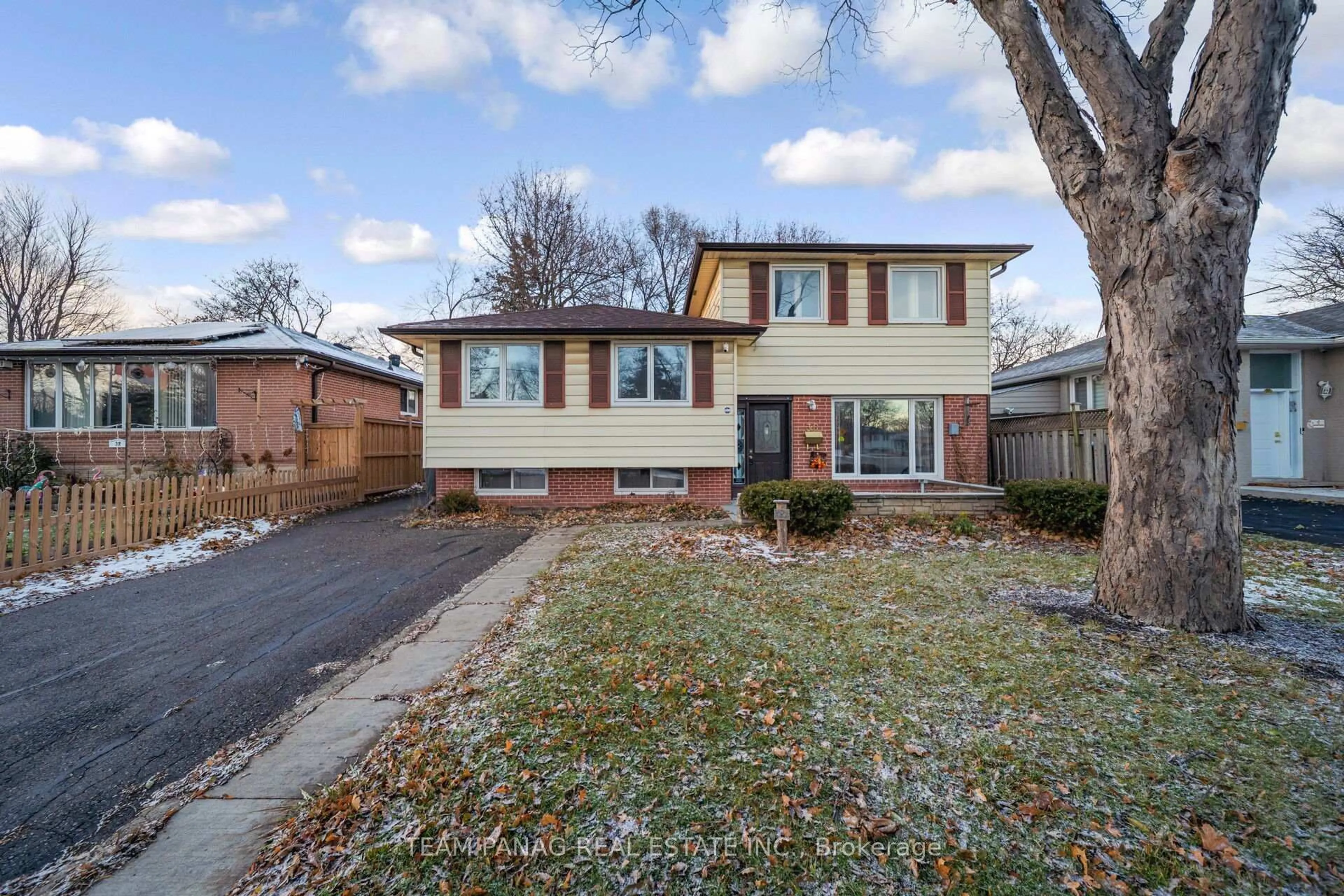 Home with brick exterior material, street for 30 Parkway Ave, Brampton Ontario L6X 2G4
