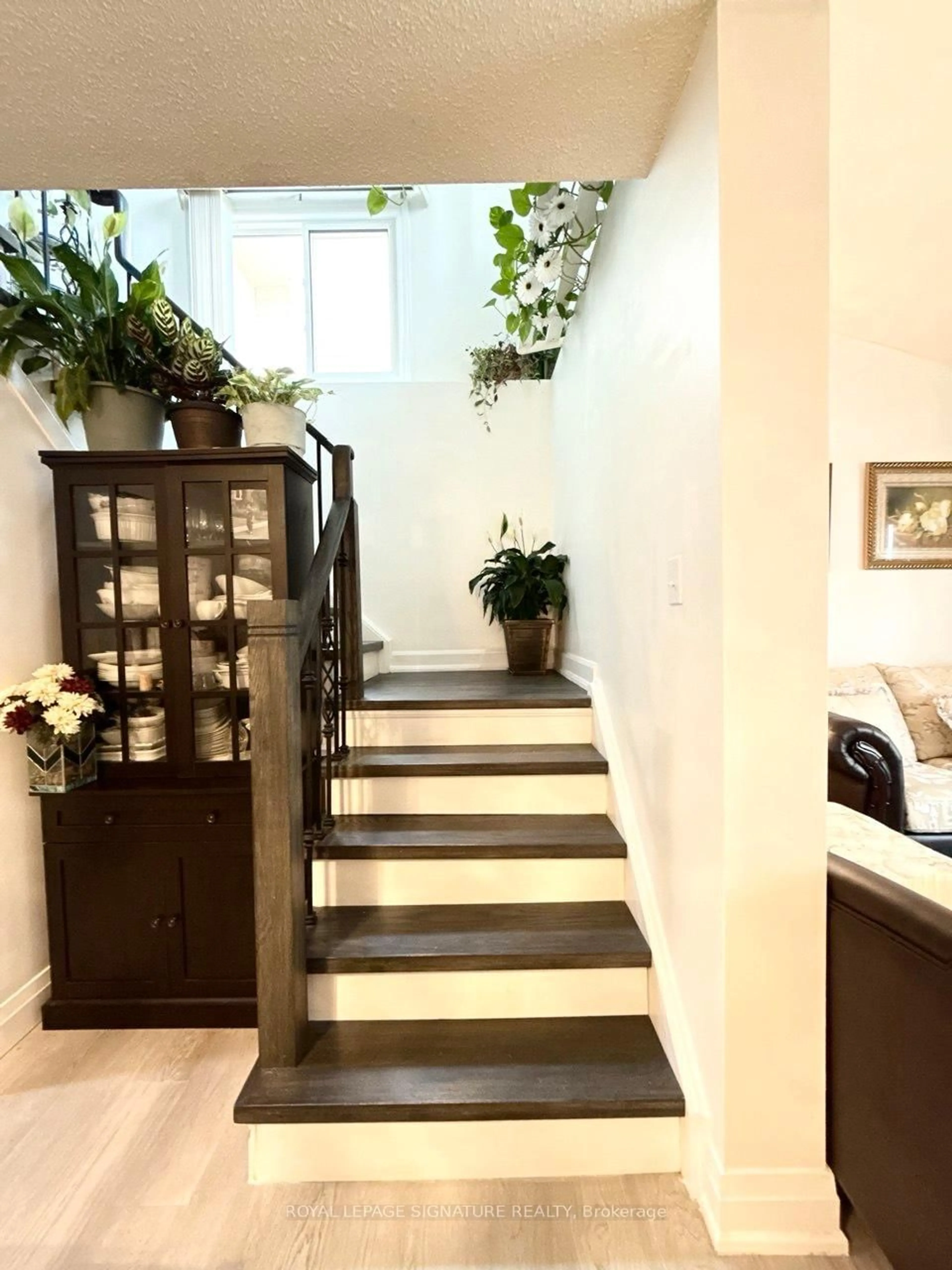Indoor entryway for 5020 Delaware Dr #25, Mississauga Ontario L4Z 3C7